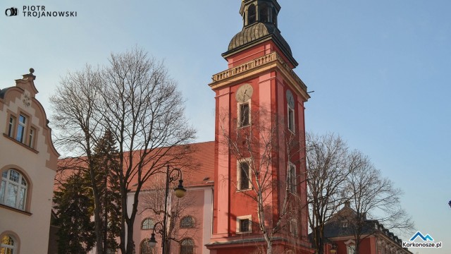 Kościół, dzwonnica i Długi Dom