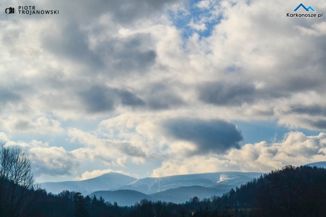 Karkonosze ze Śnieżką widziane ze Staniszowa