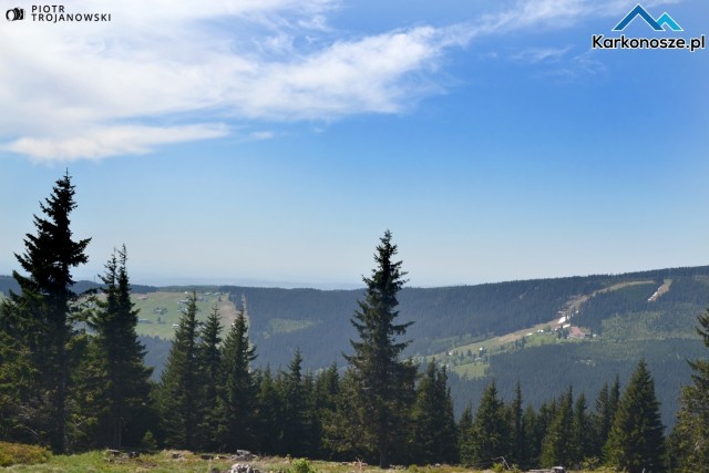 Widok na stoki narciarskie Pecu