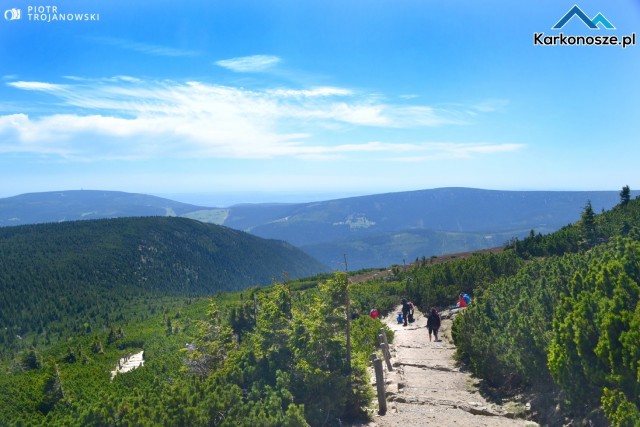 Widok z trasy na czeskie Karkonosze