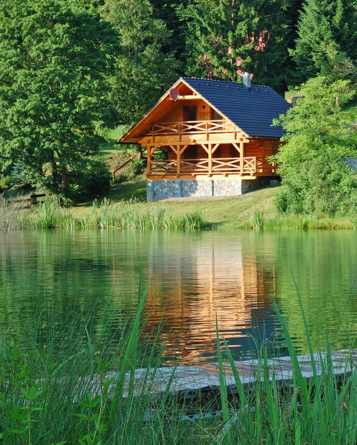 Domki nad jeziorem – doskonały wybór na wakacje pełne relaksu!