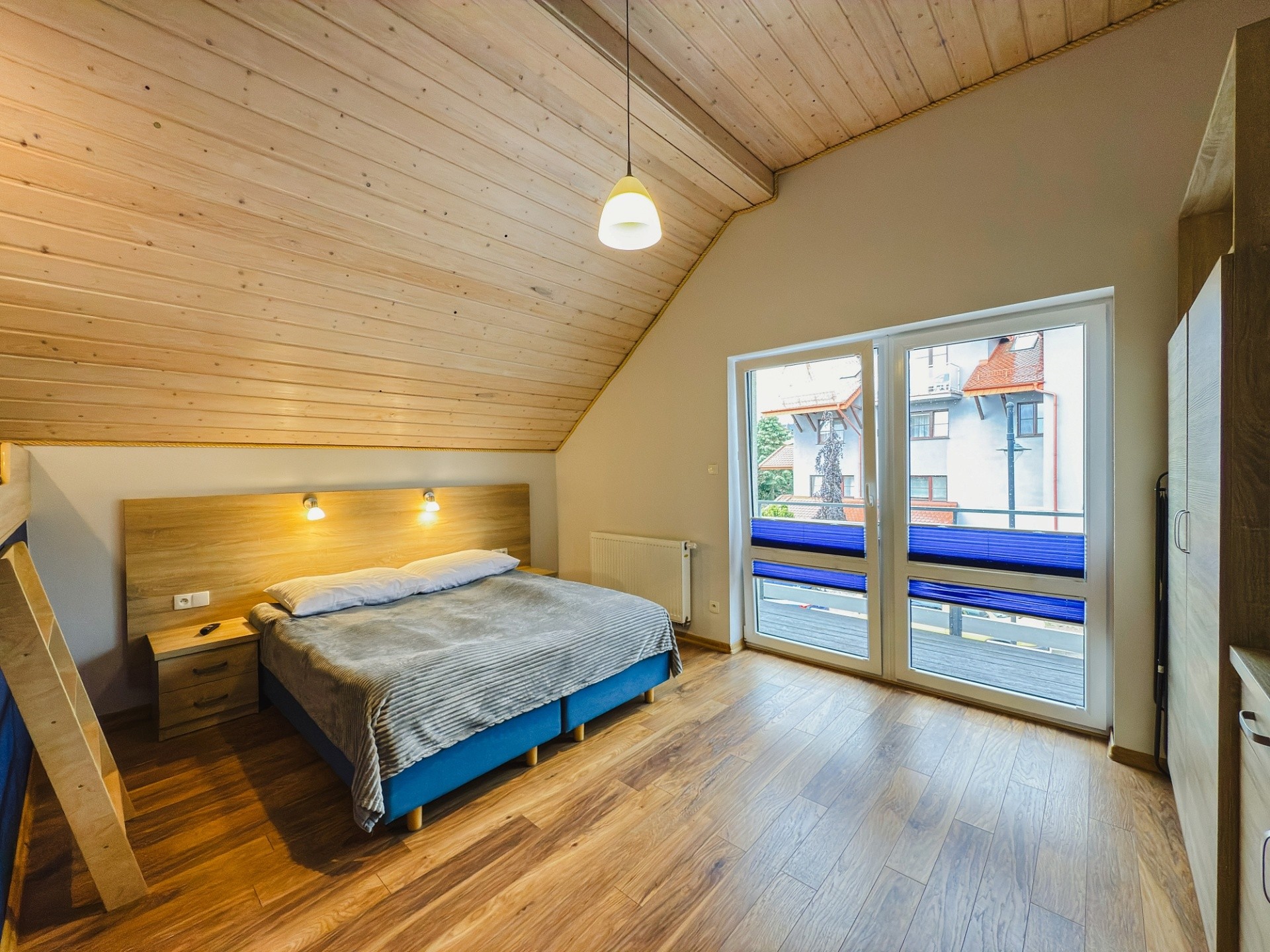 Sypielnia z balkonem