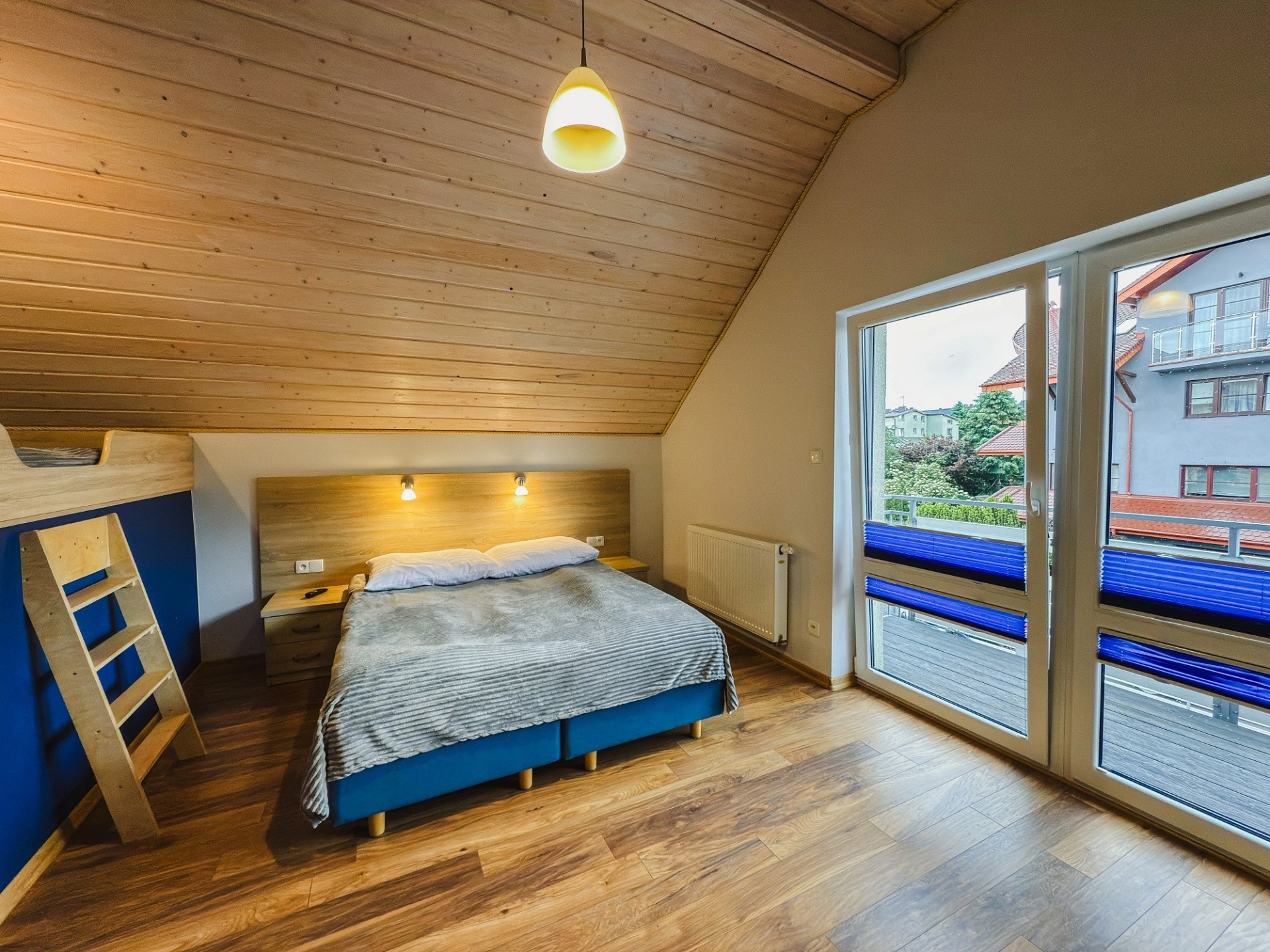 Sypielnia z balkonem