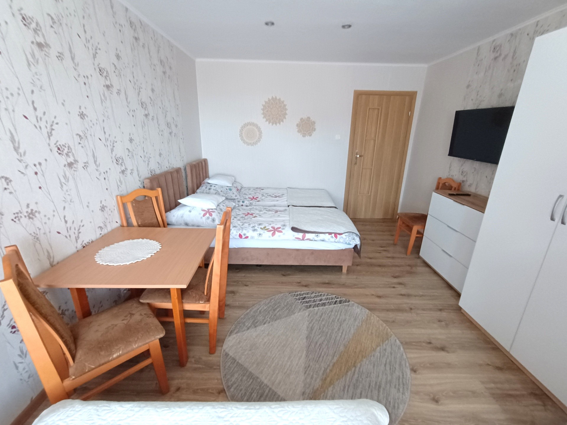 pokój nr 2 z łazienką