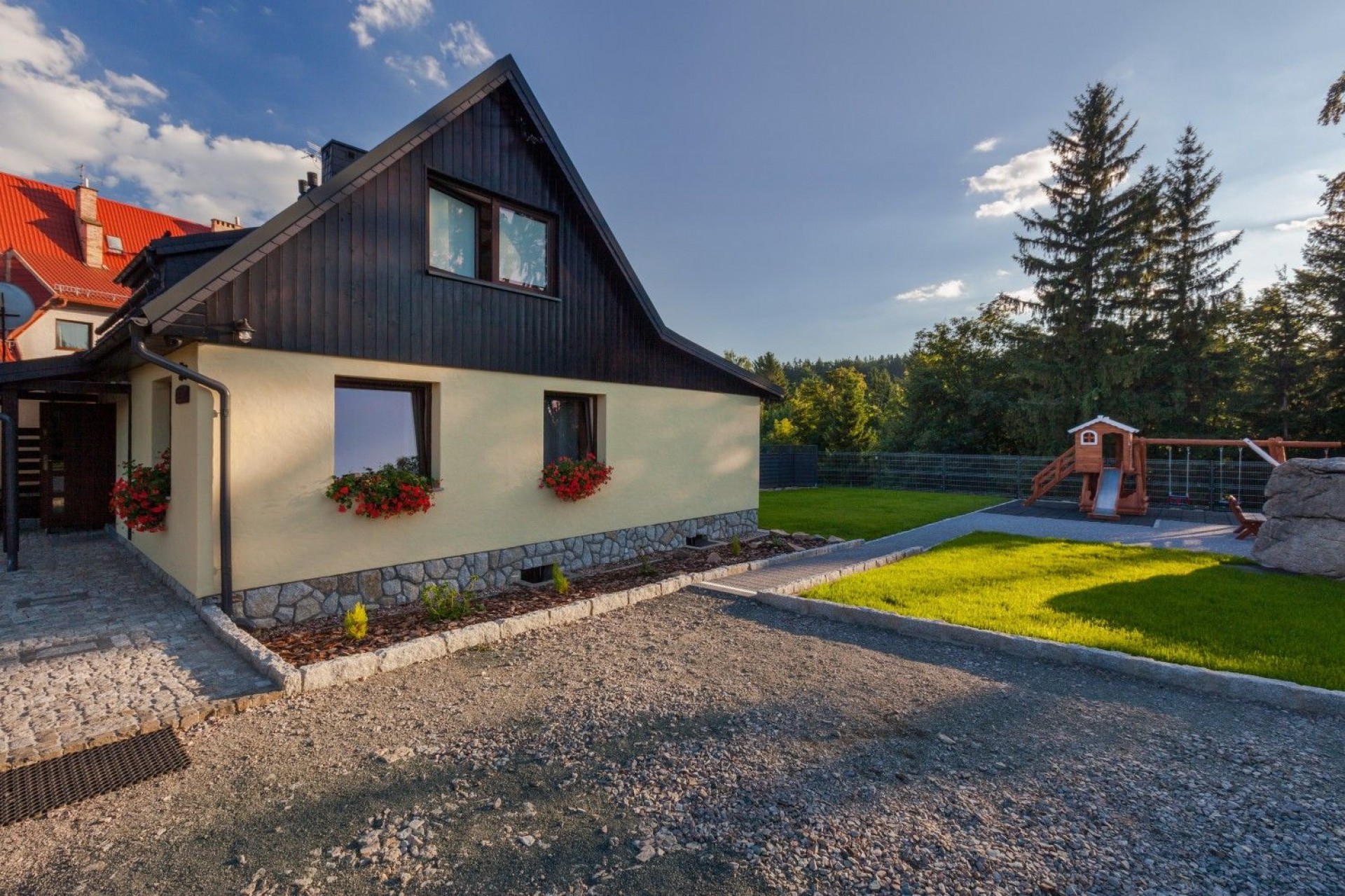 APARTAMENTY - POKOJE ARAMIKA