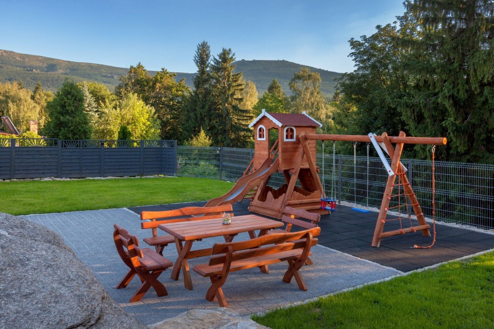 APARTAMENTY - POKOJE ARAMIKA