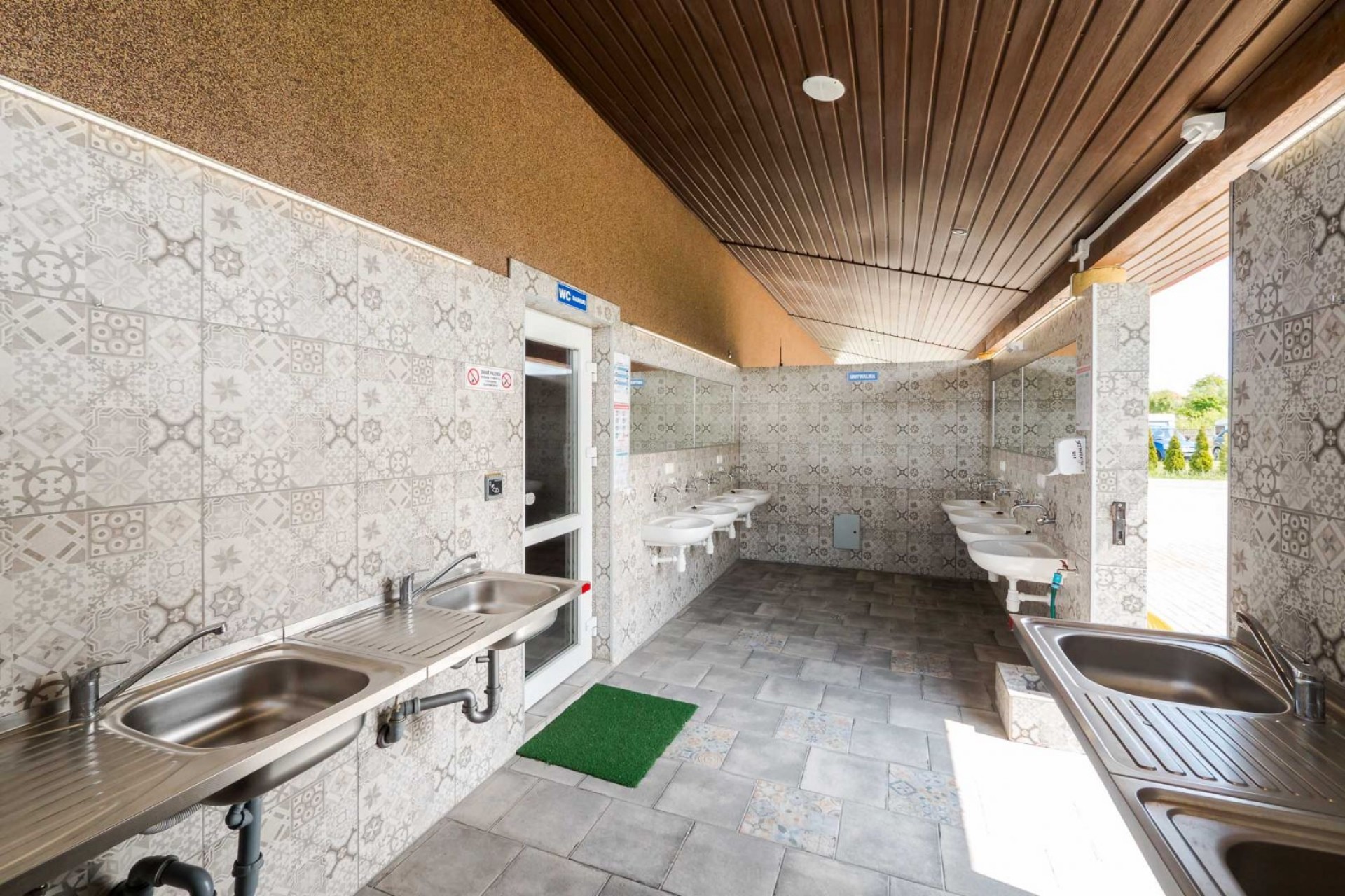 Pole Namiotowe i Pokoje U GIENIA