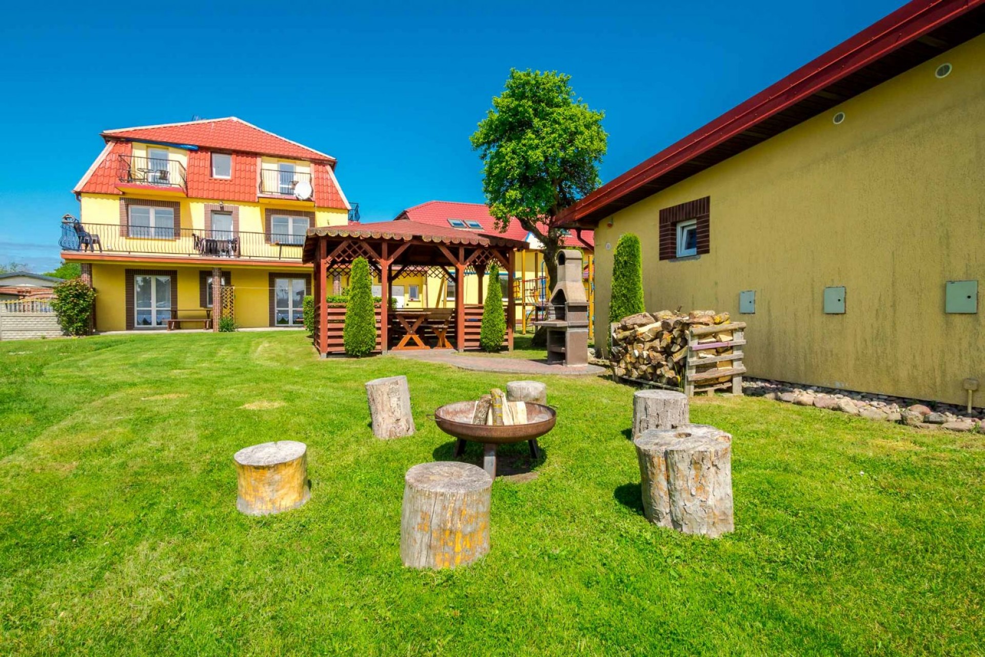 Pole Namiotowe i Pokoje U GIENIA