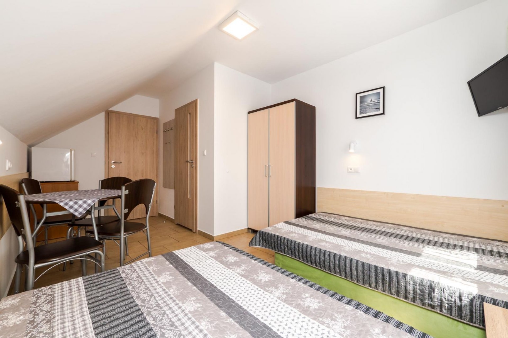 Pole Namiotowe i Pokoje U GIENIA