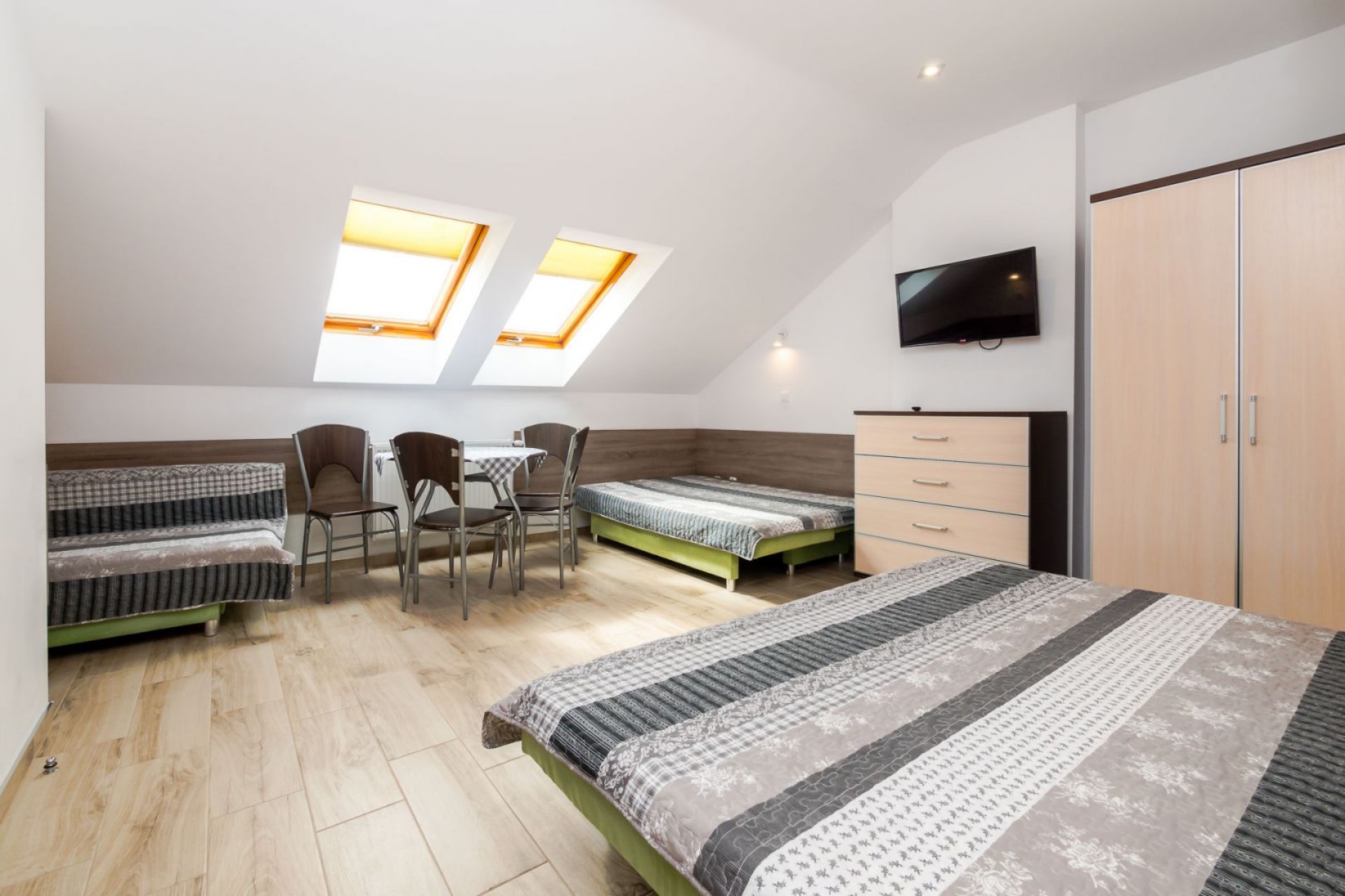 Pole Namiotowe i Pokoje U GIENIA