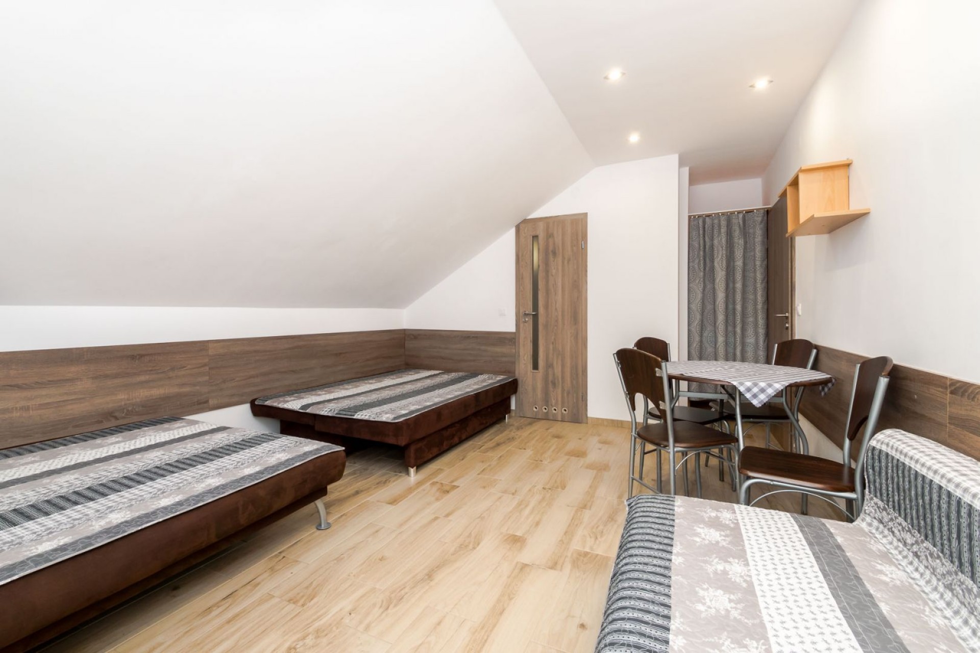 Pole Namiotowe i Pokoje U GIENIA