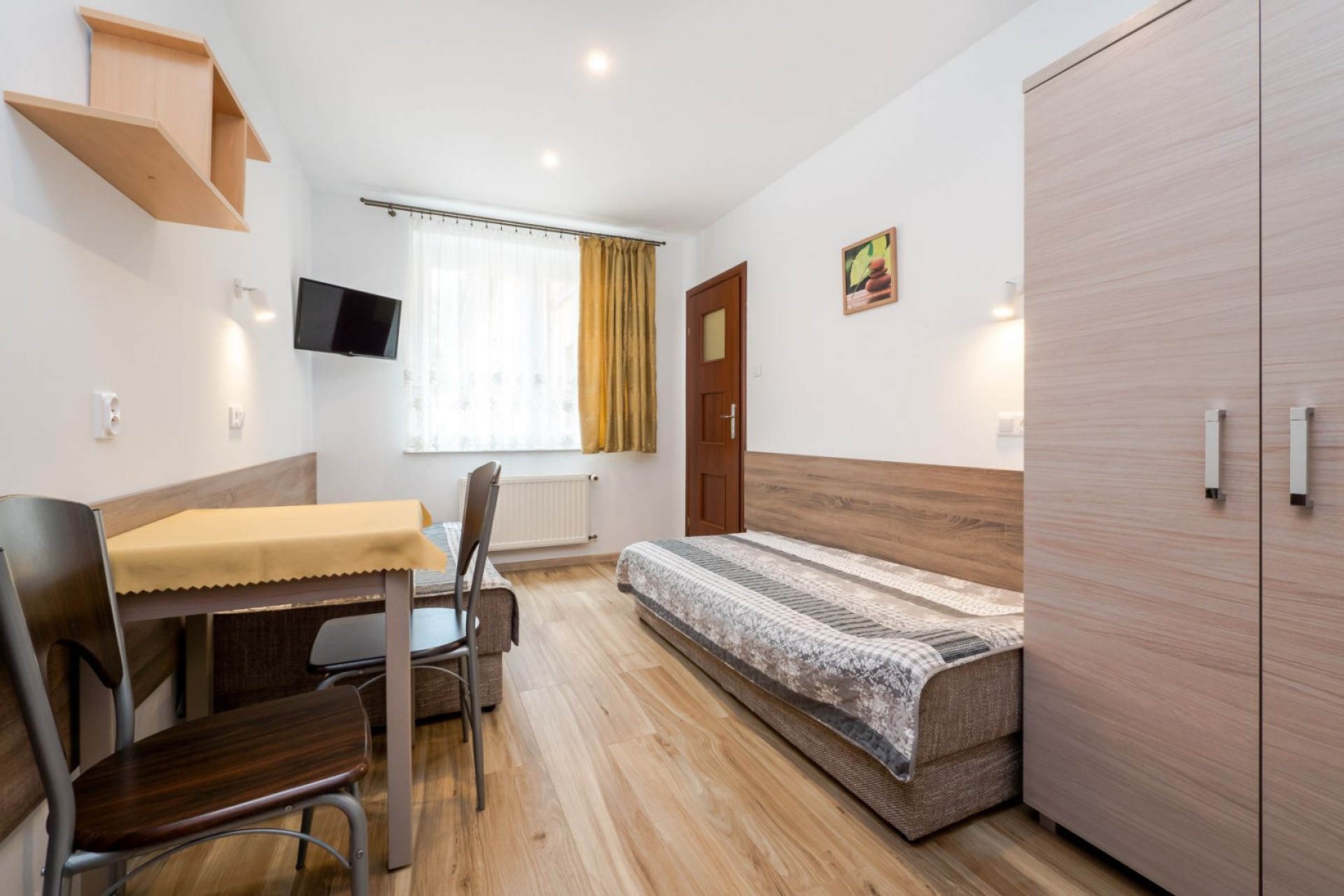 Pole Namiotowe i Pokoje U GIENIA