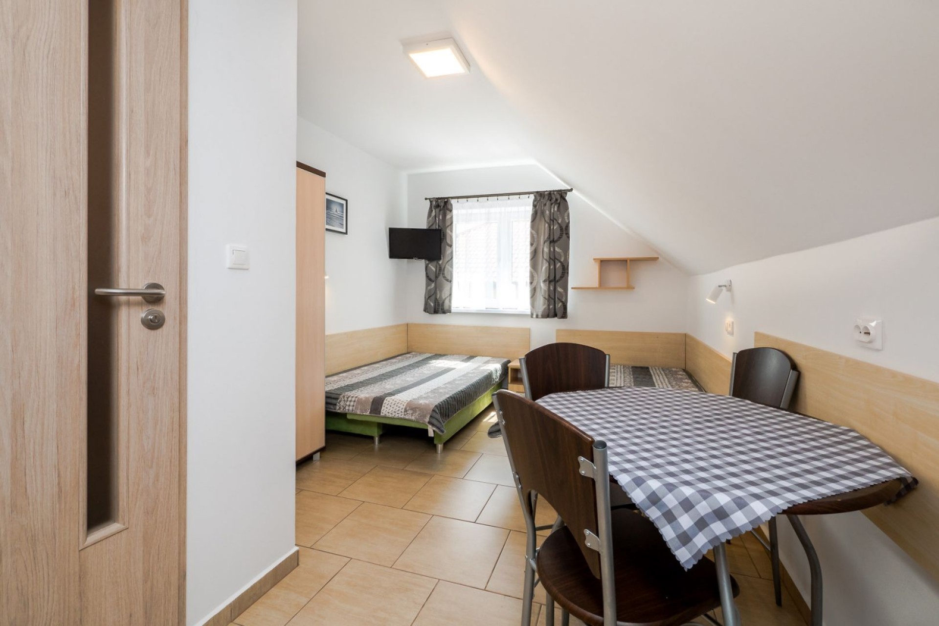 Pole Namiotowe i Pokoje U GIENIA