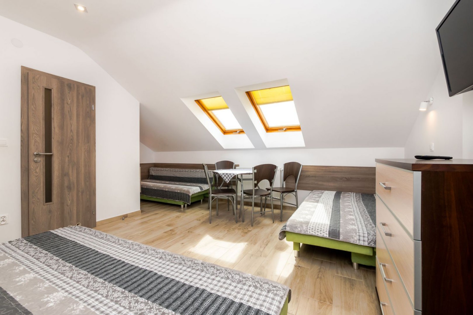 Pole Namiotowe i Pokoje U GIENIA