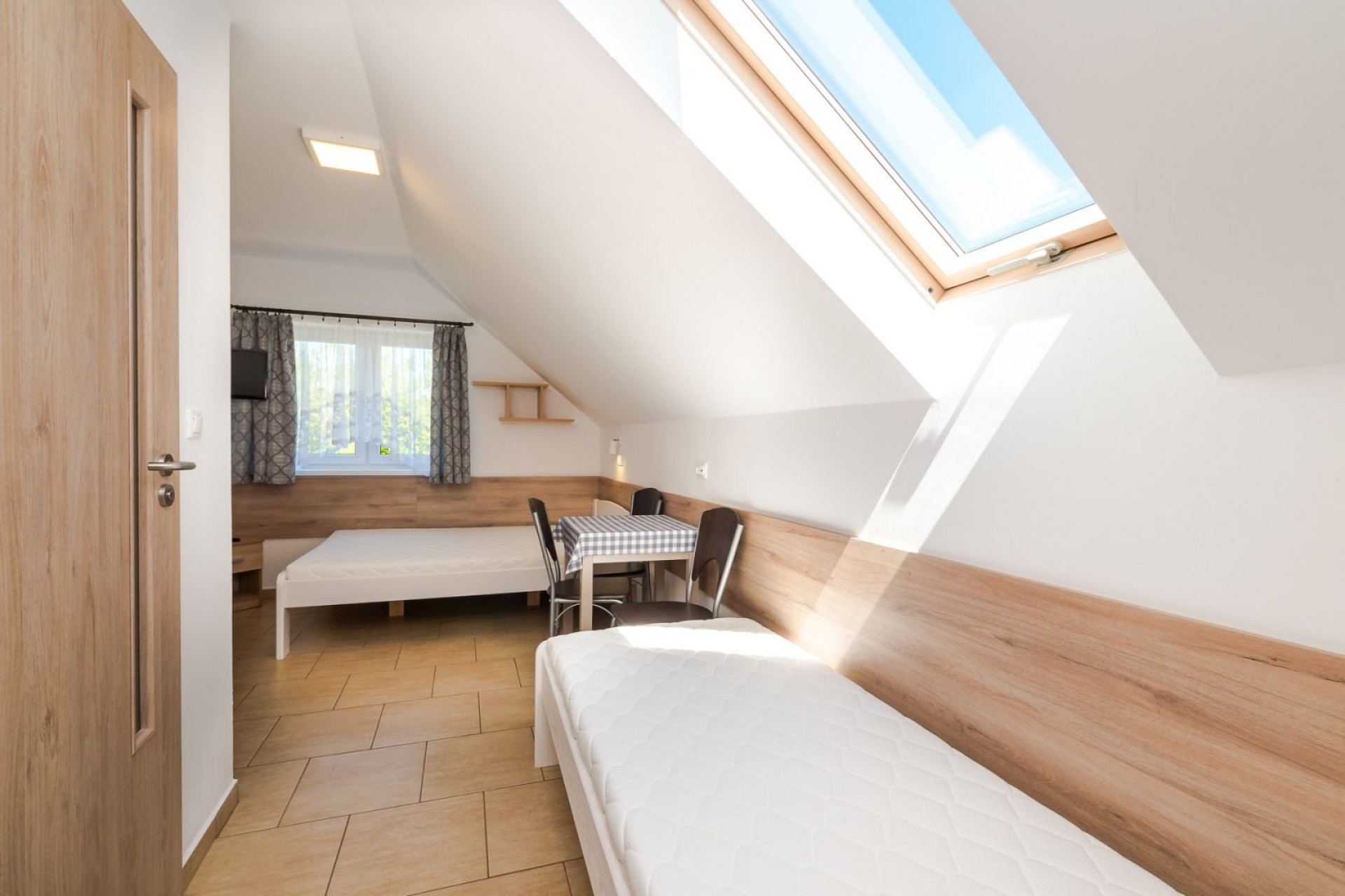 Pole Namiotowe i Pokoje U GIENIA