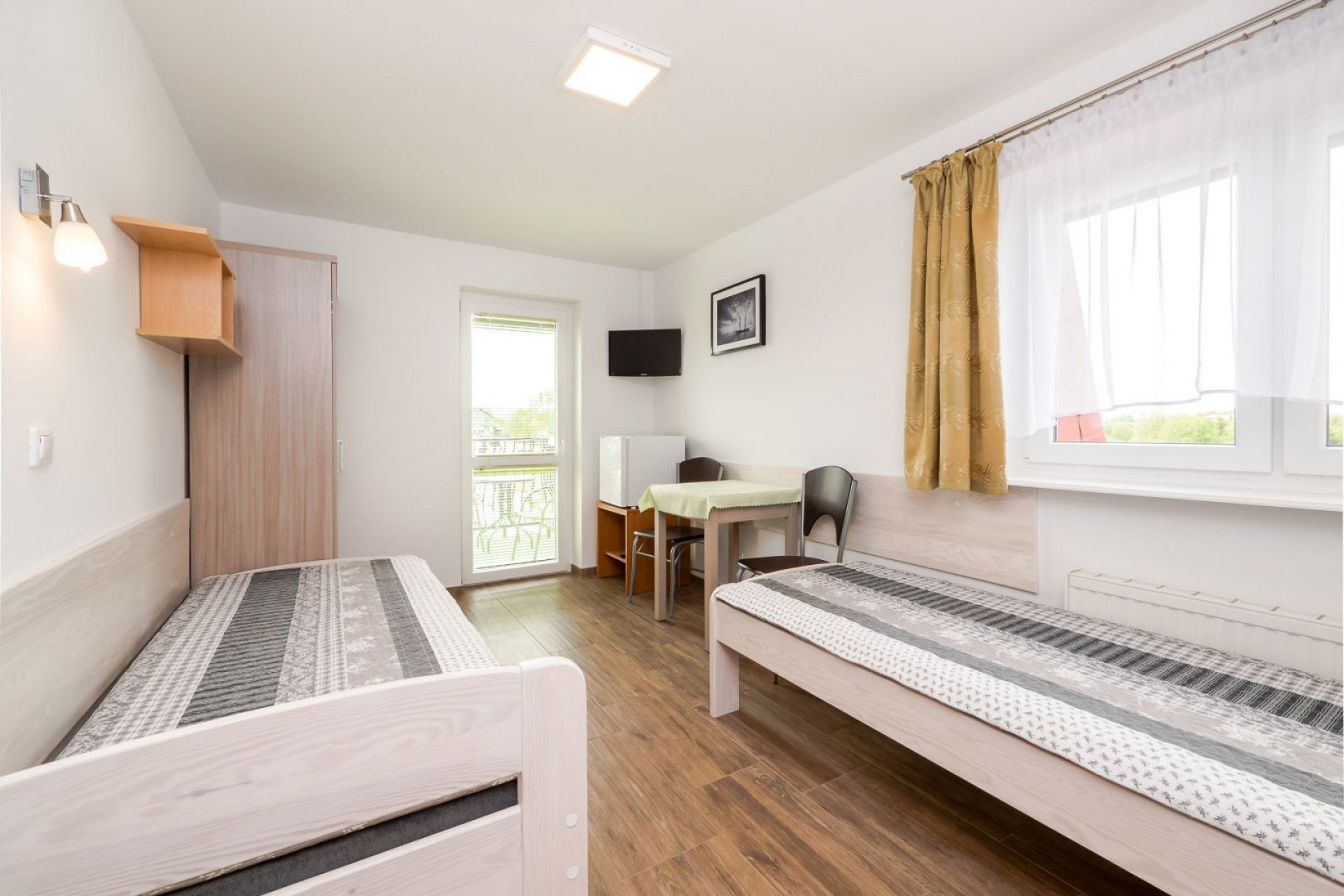 Pole Namiotowe i Pokoje U GIENIA