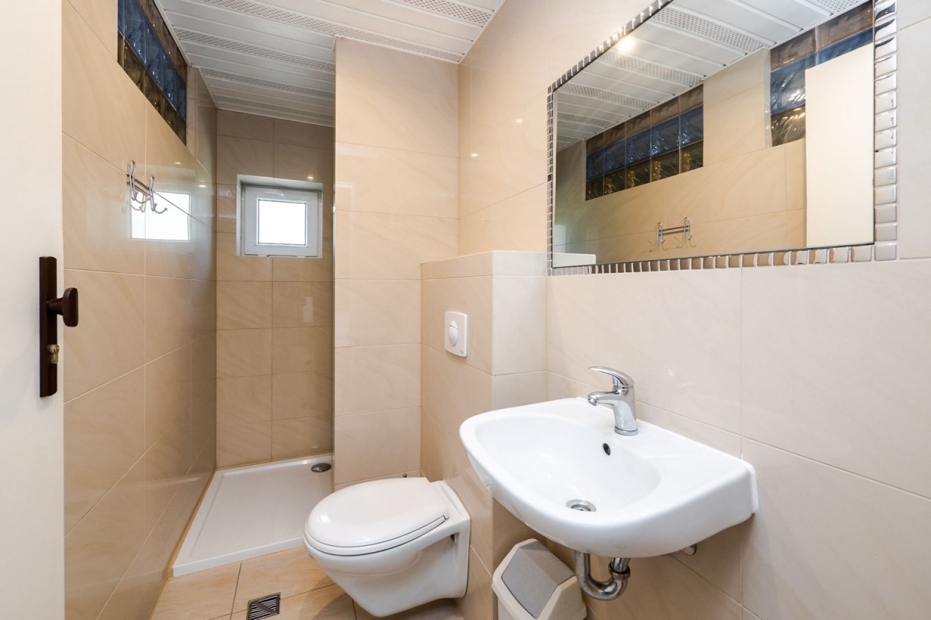 Pole Namiotowe i Pokoje U GIENIA