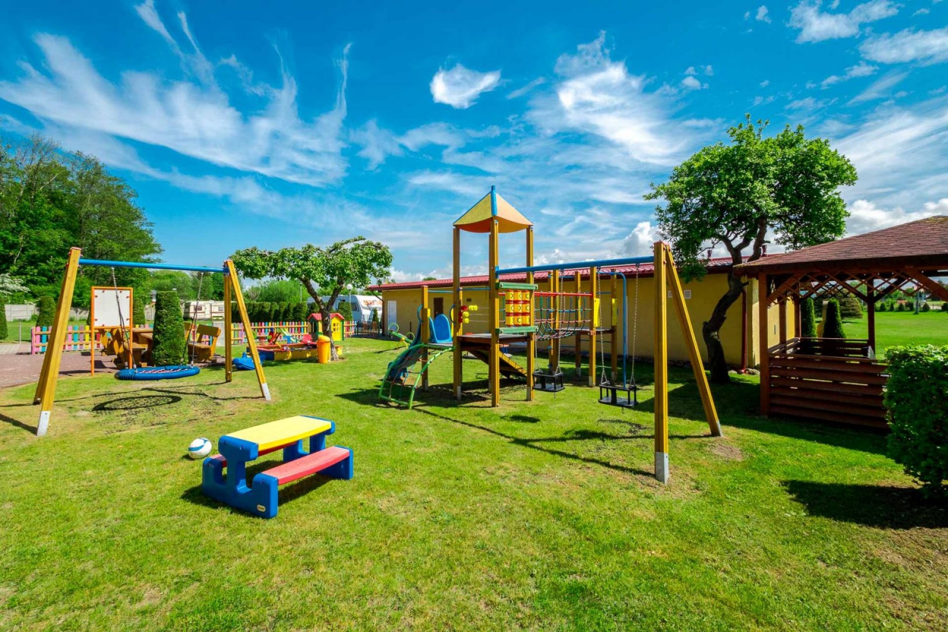 Pole Namiotowe i Pokoje U GIENIA