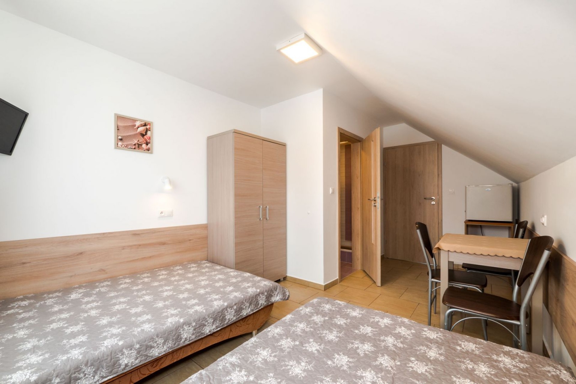 Pole Namiotowe i Pokoje U GIENIA