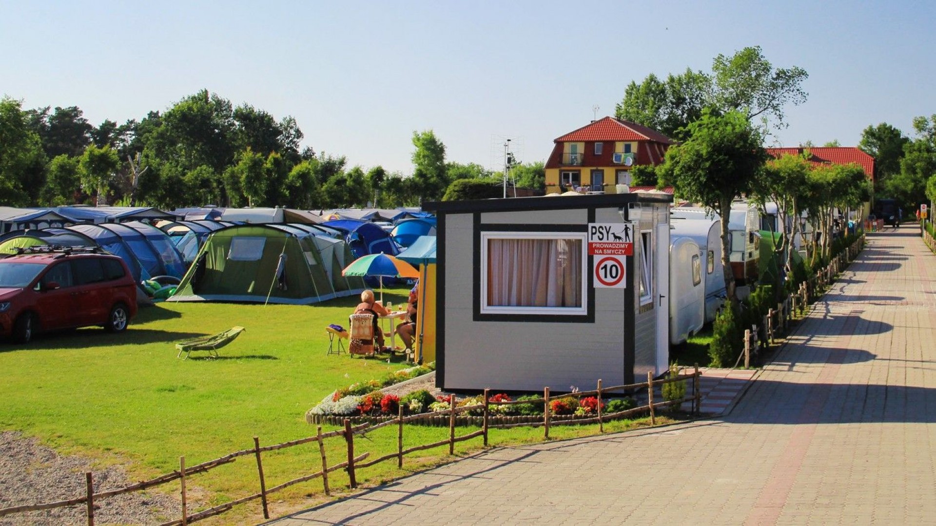 Pole Namiotowe i Pokoje U GIENIA