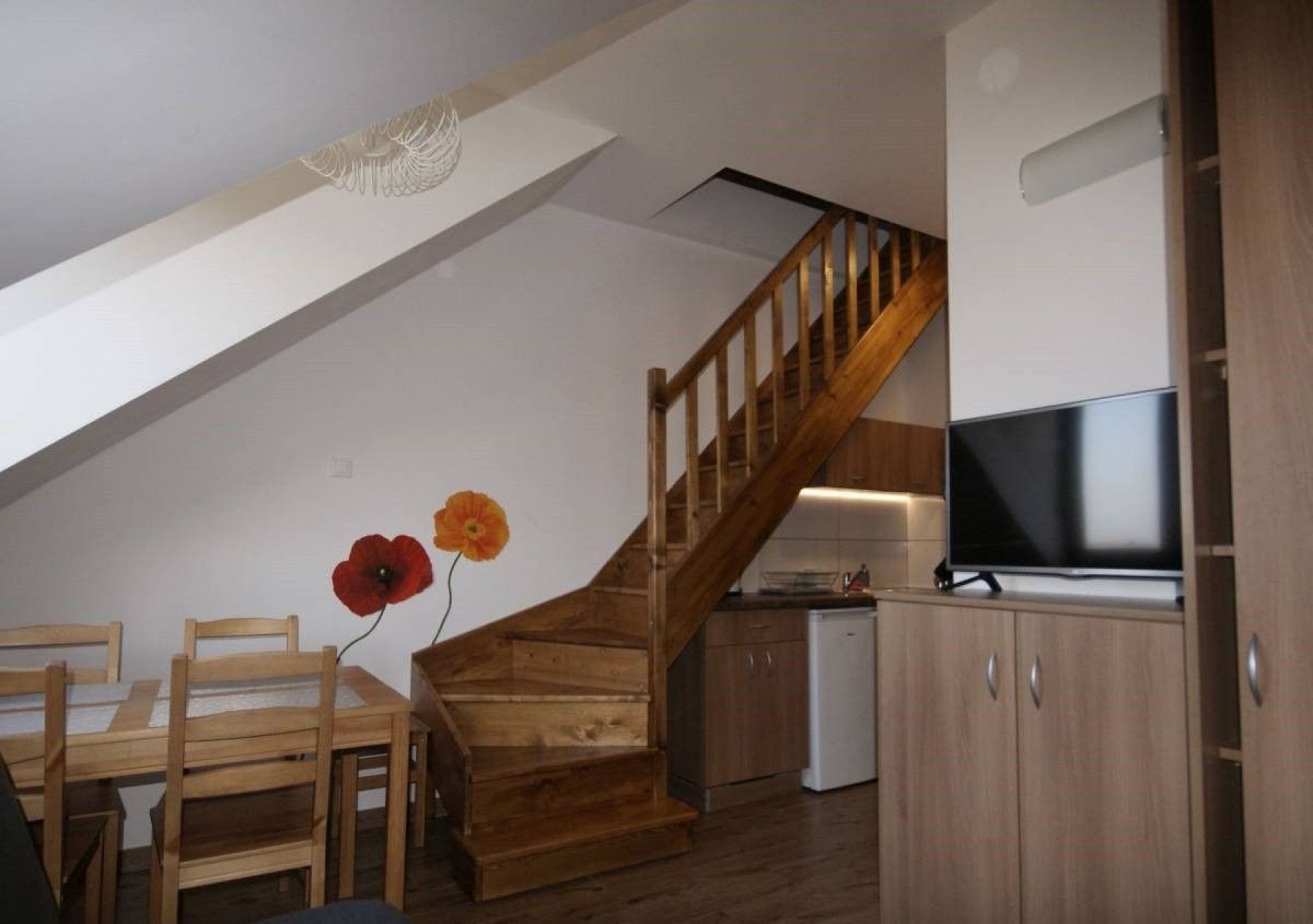 Pokoje Gościnne JASKÓŁKA