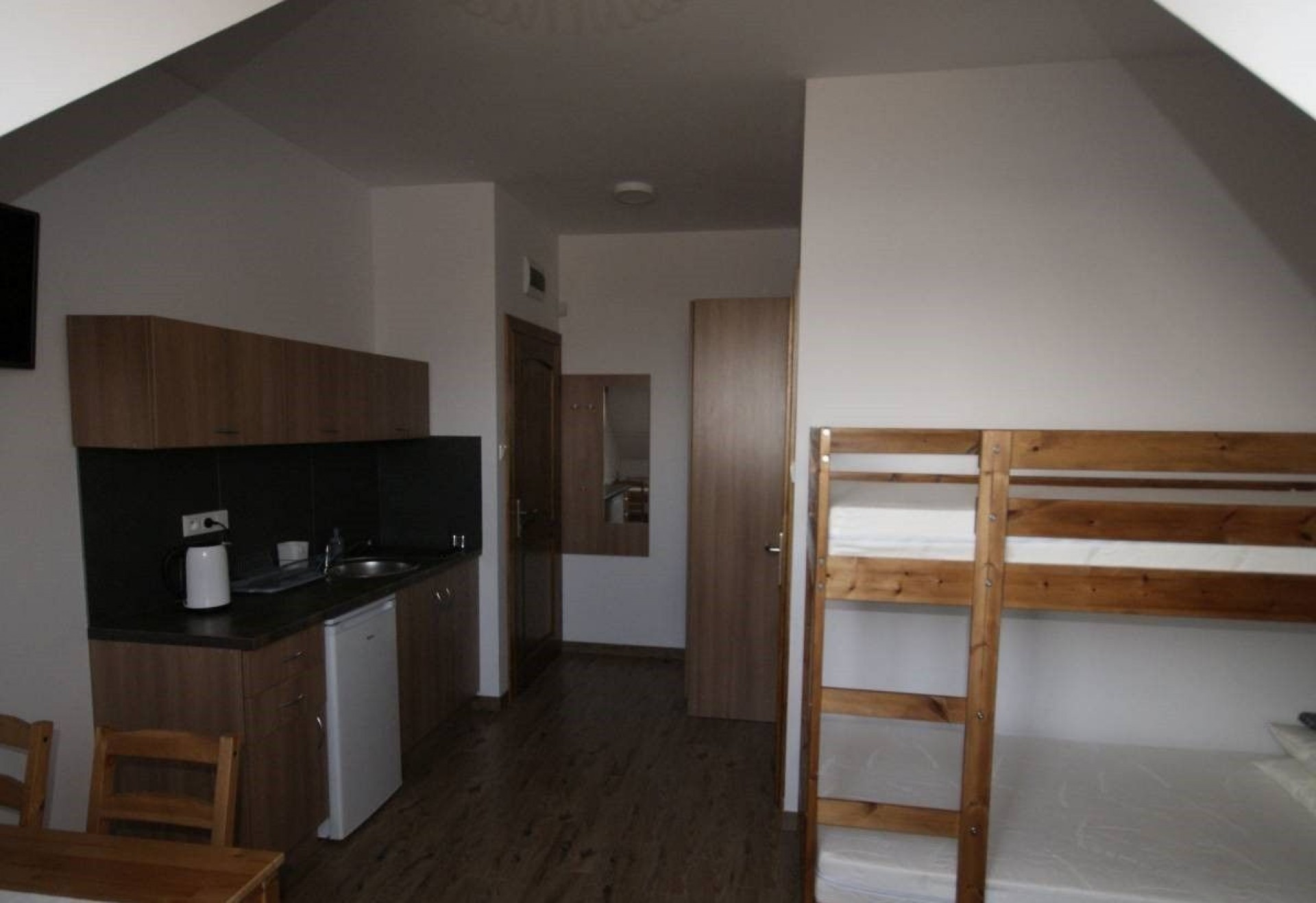 Pokoje Gościnne JASKÓŁKA