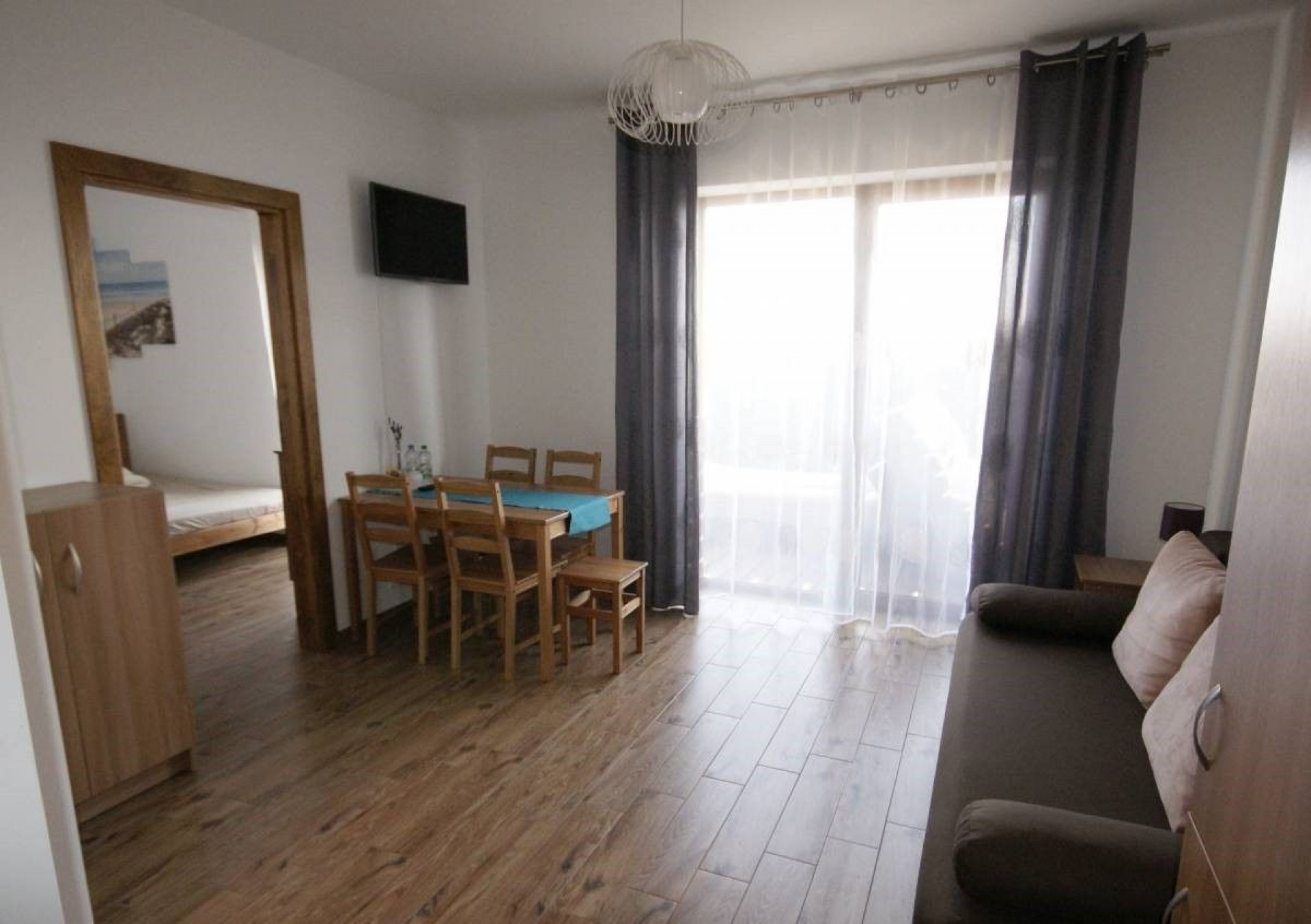 Pokoje Gościnne JASKÓŁKA