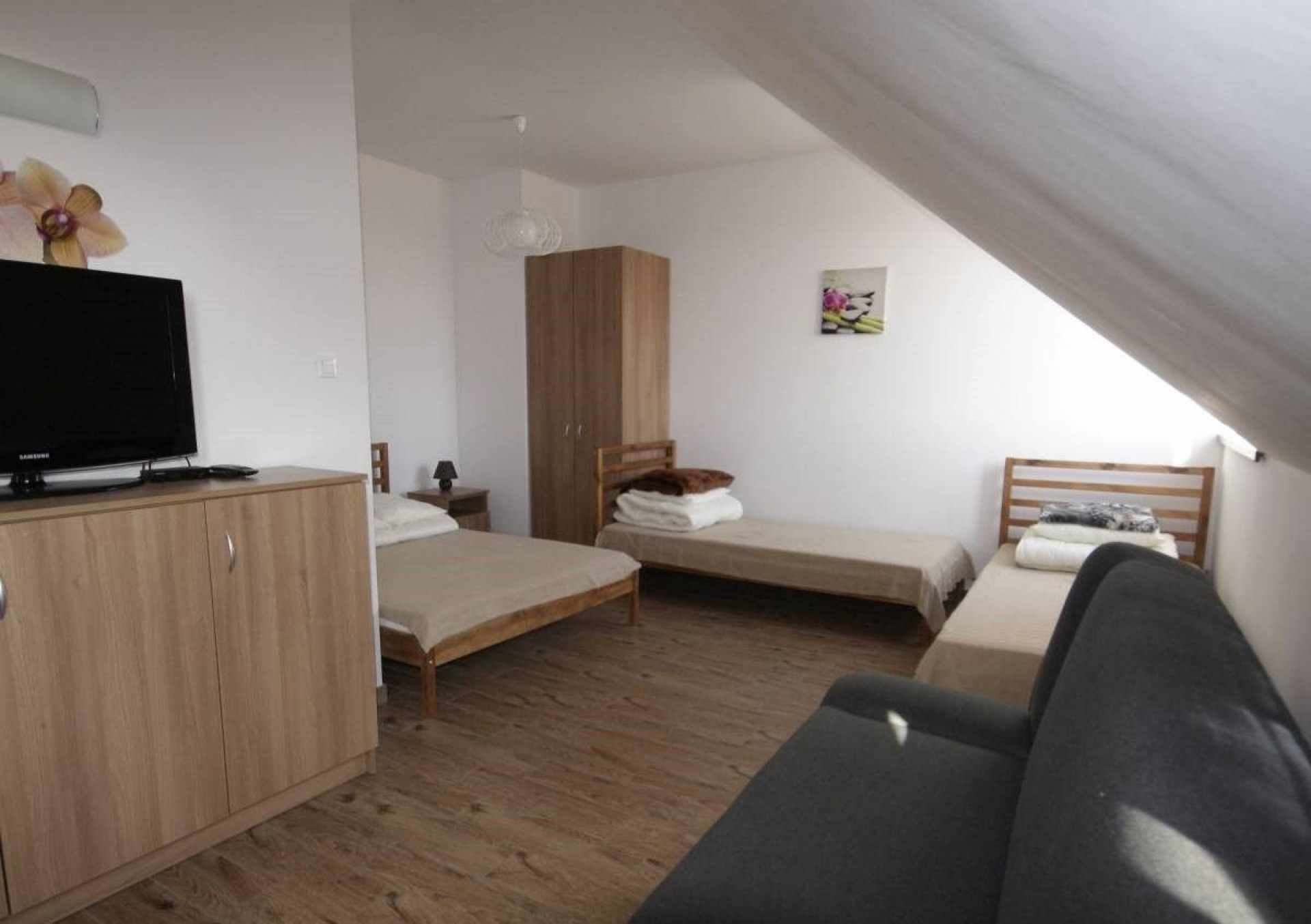 Pokoje Gościnne JASKÓŁKA