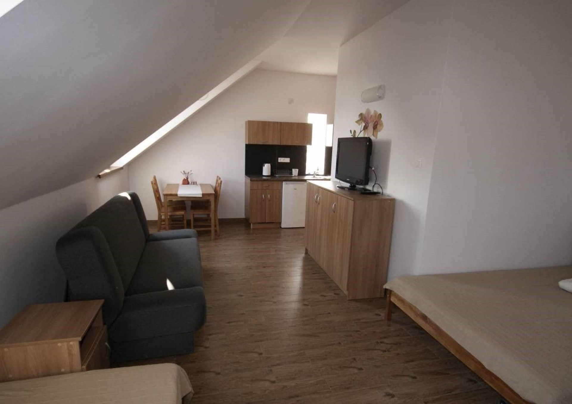 Pokoje Gościnne JASKÓŁKA