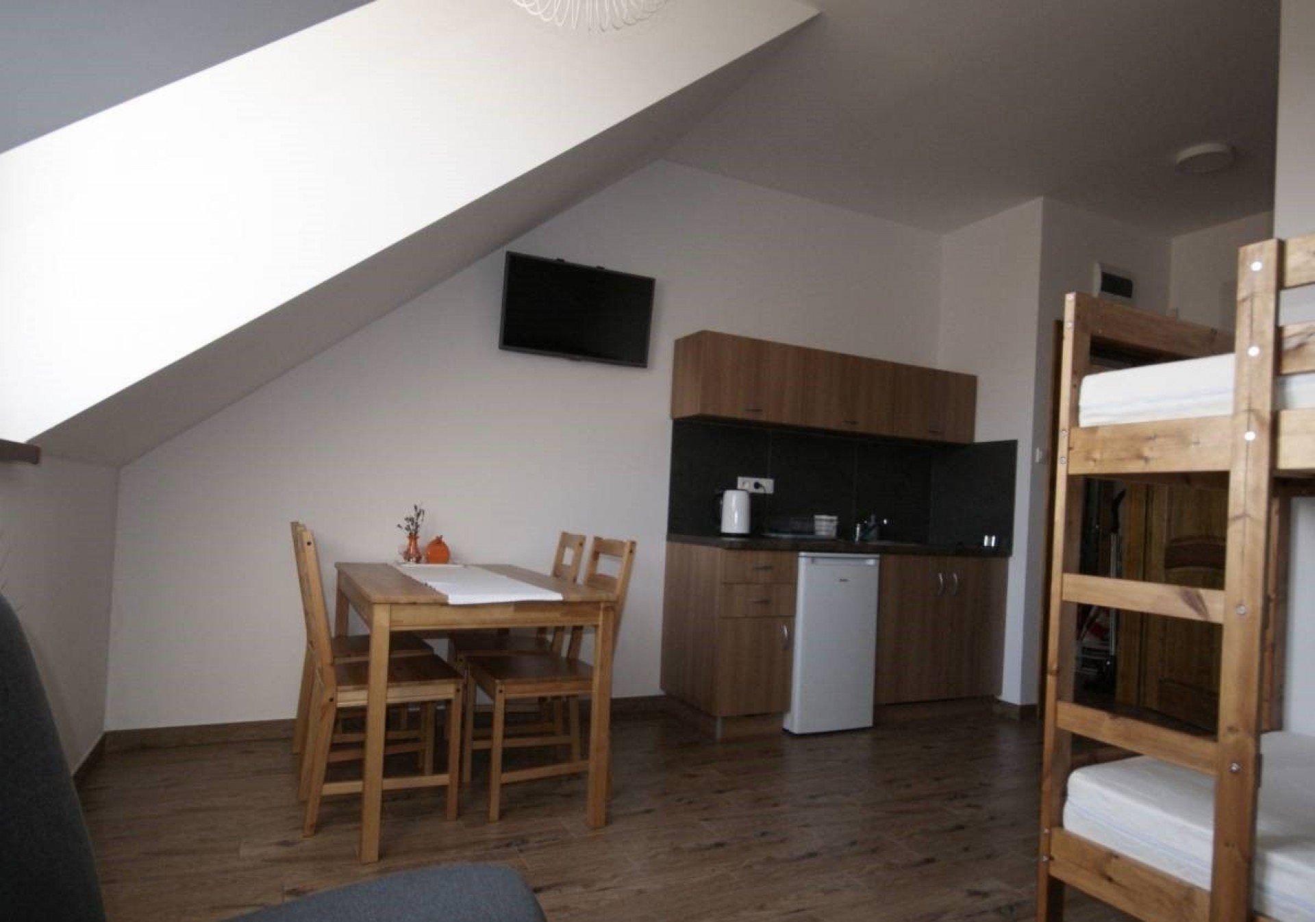 Pokoje Gościnne JASKÓŁKA