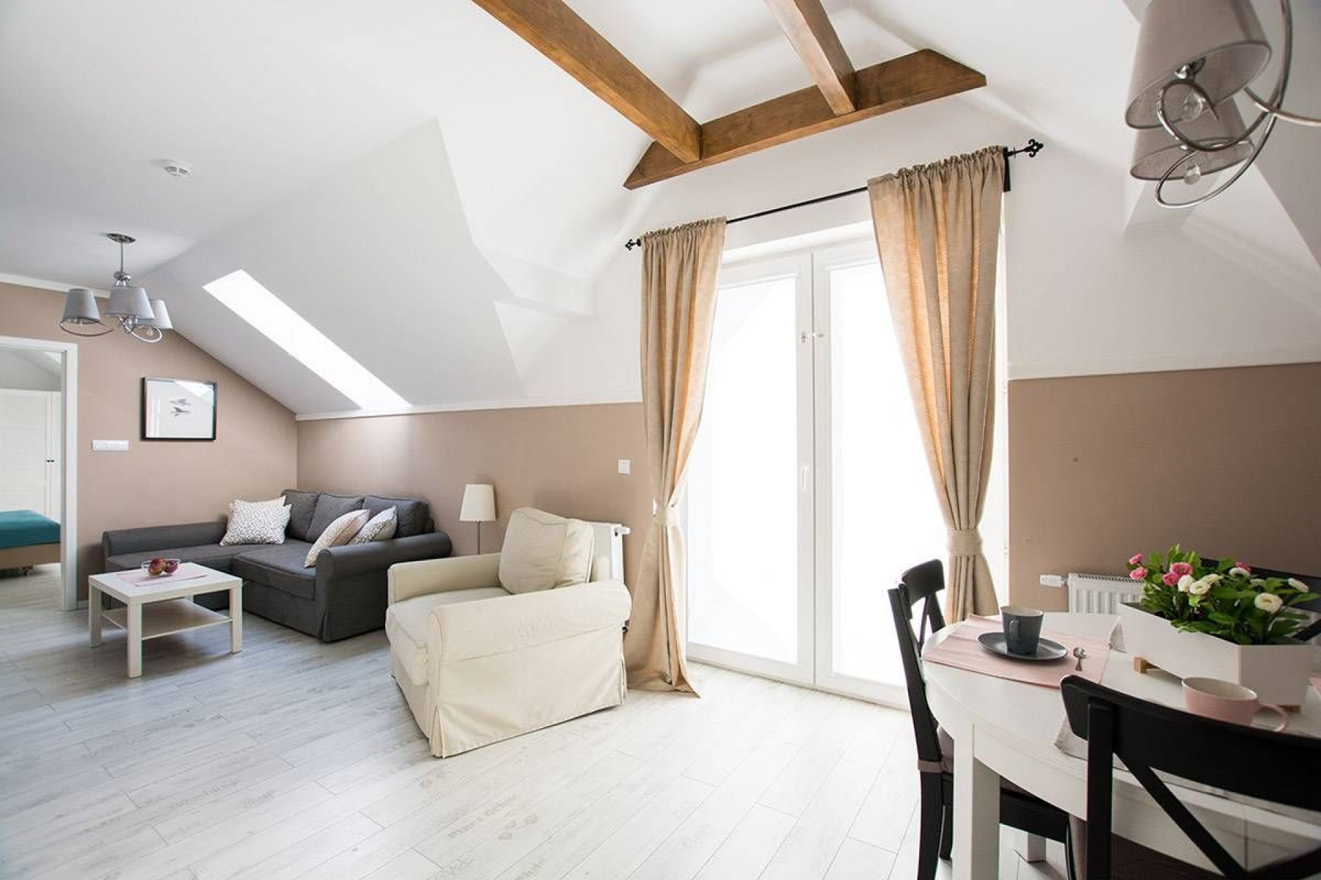 Pokoje Gościnne JANTAR