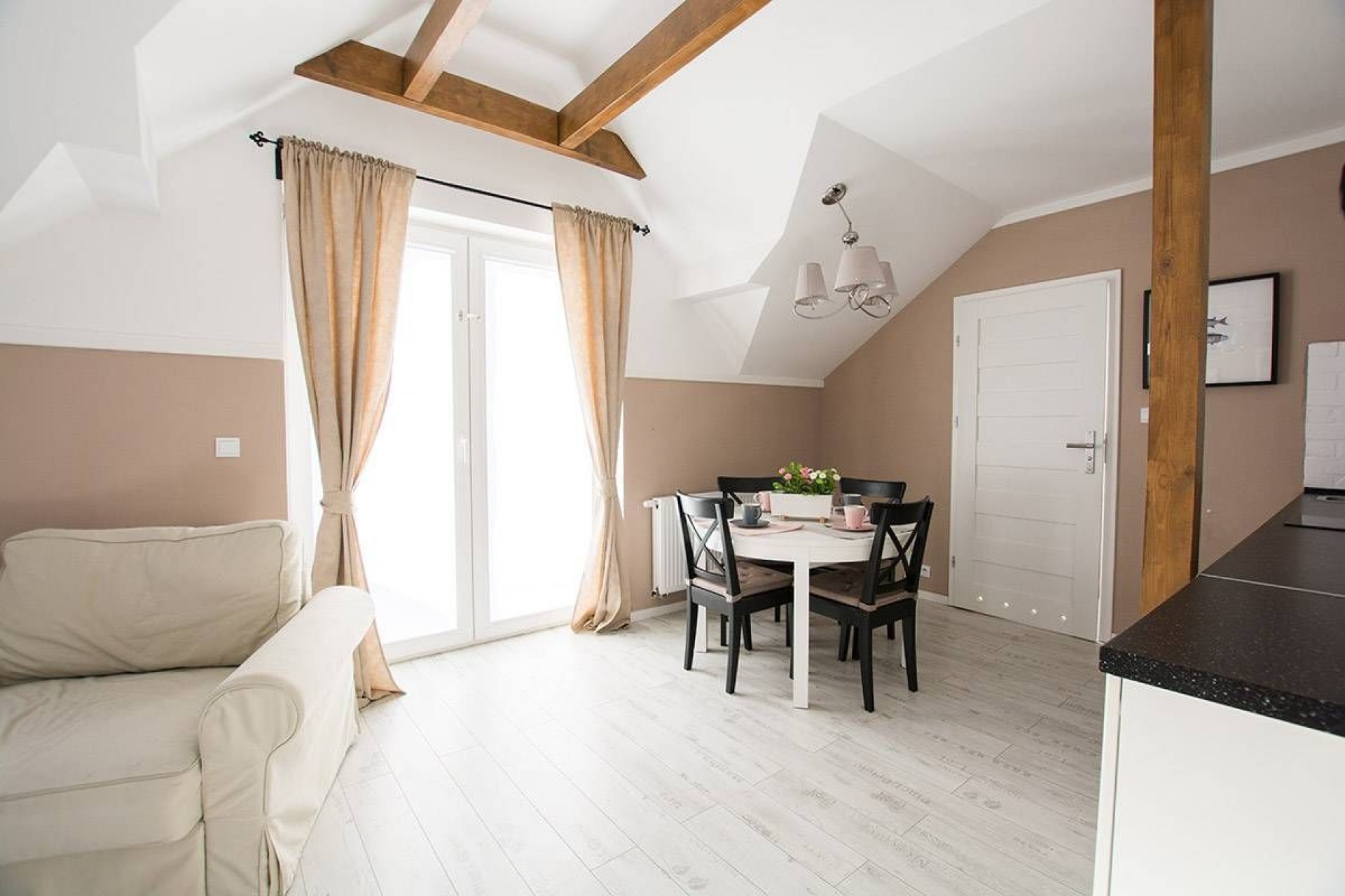 Pokoje Gościnne JANTAR