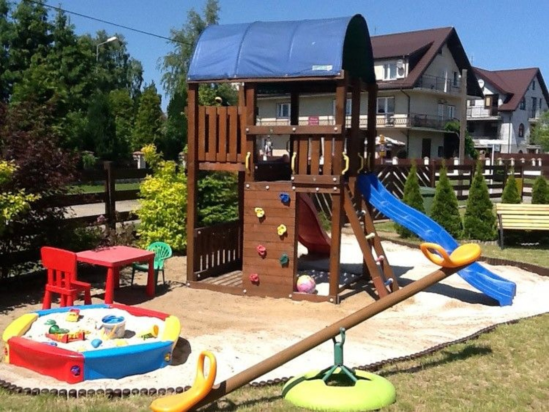 Pokoje Gościnne JANTAR