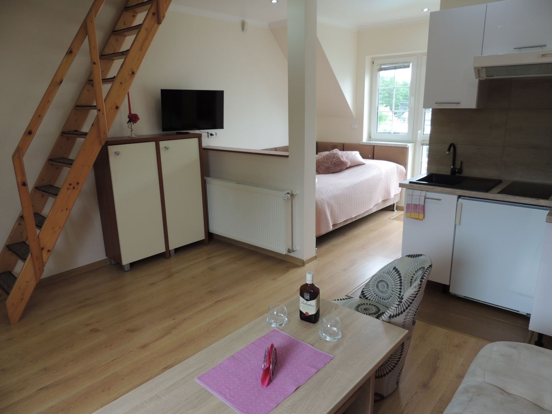 apartament 2 poziomowy z balkonem