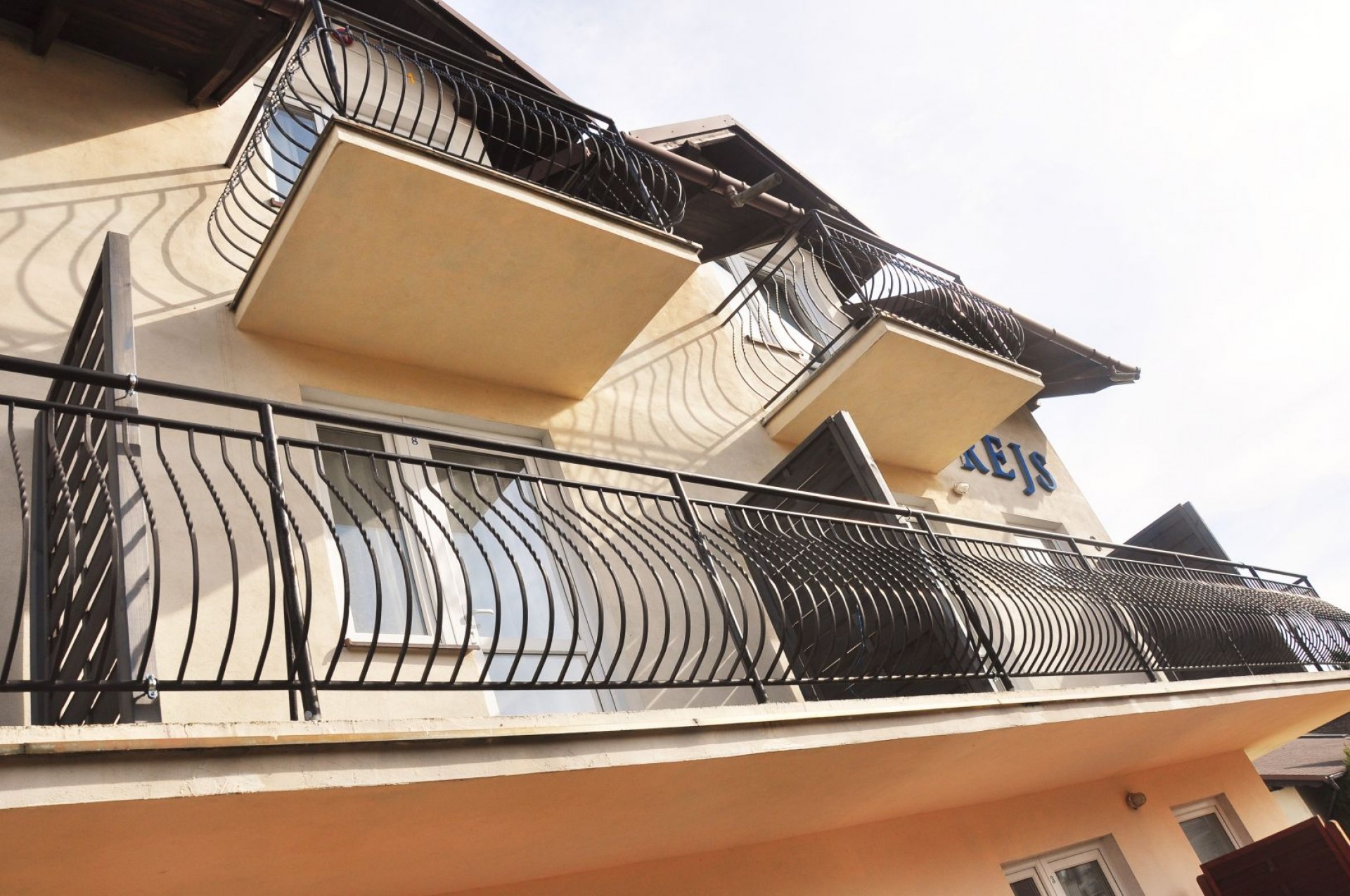D.W. REJS - Pokoje i Apartamenty