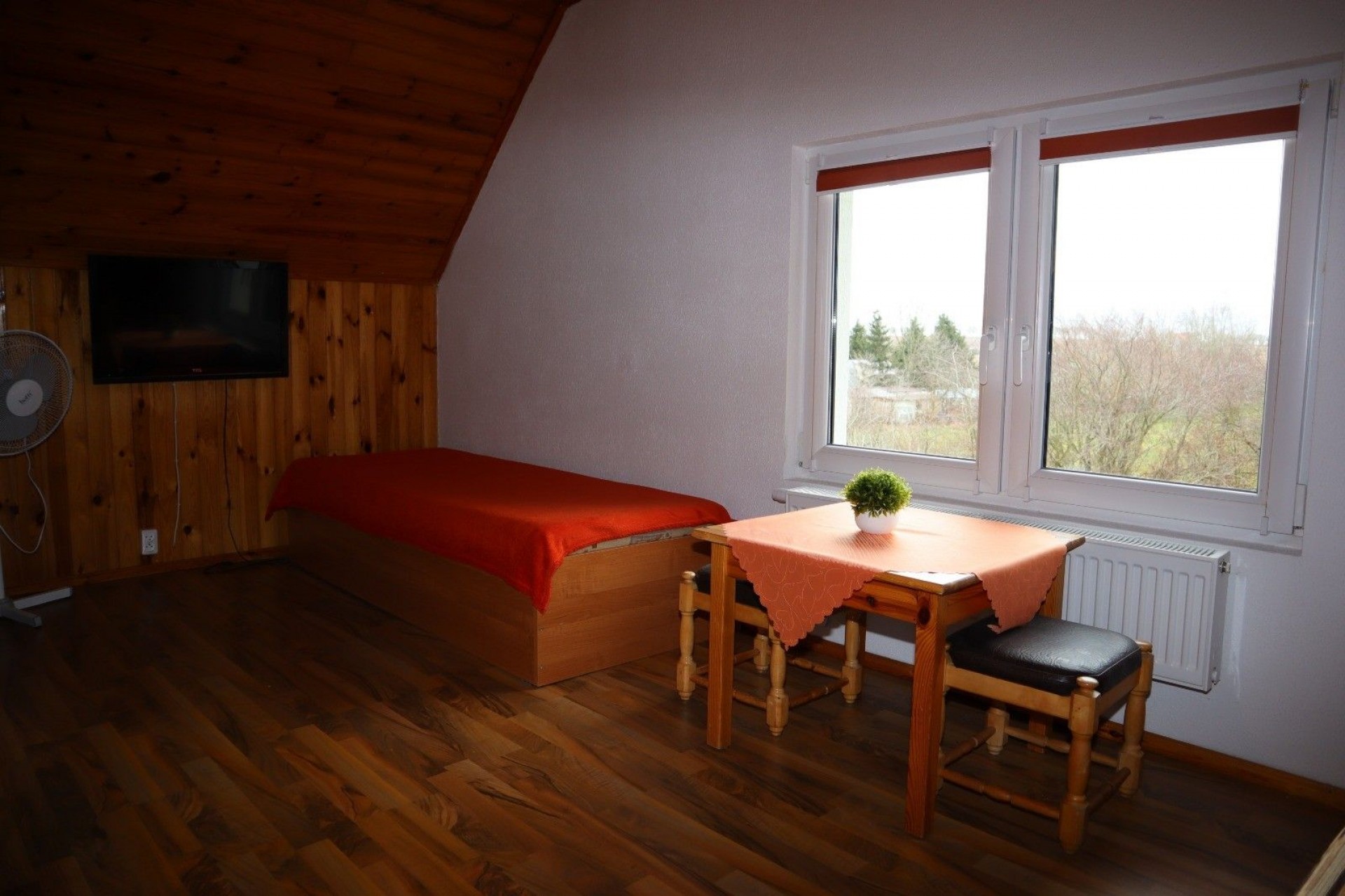 Pokoje POD LASEM