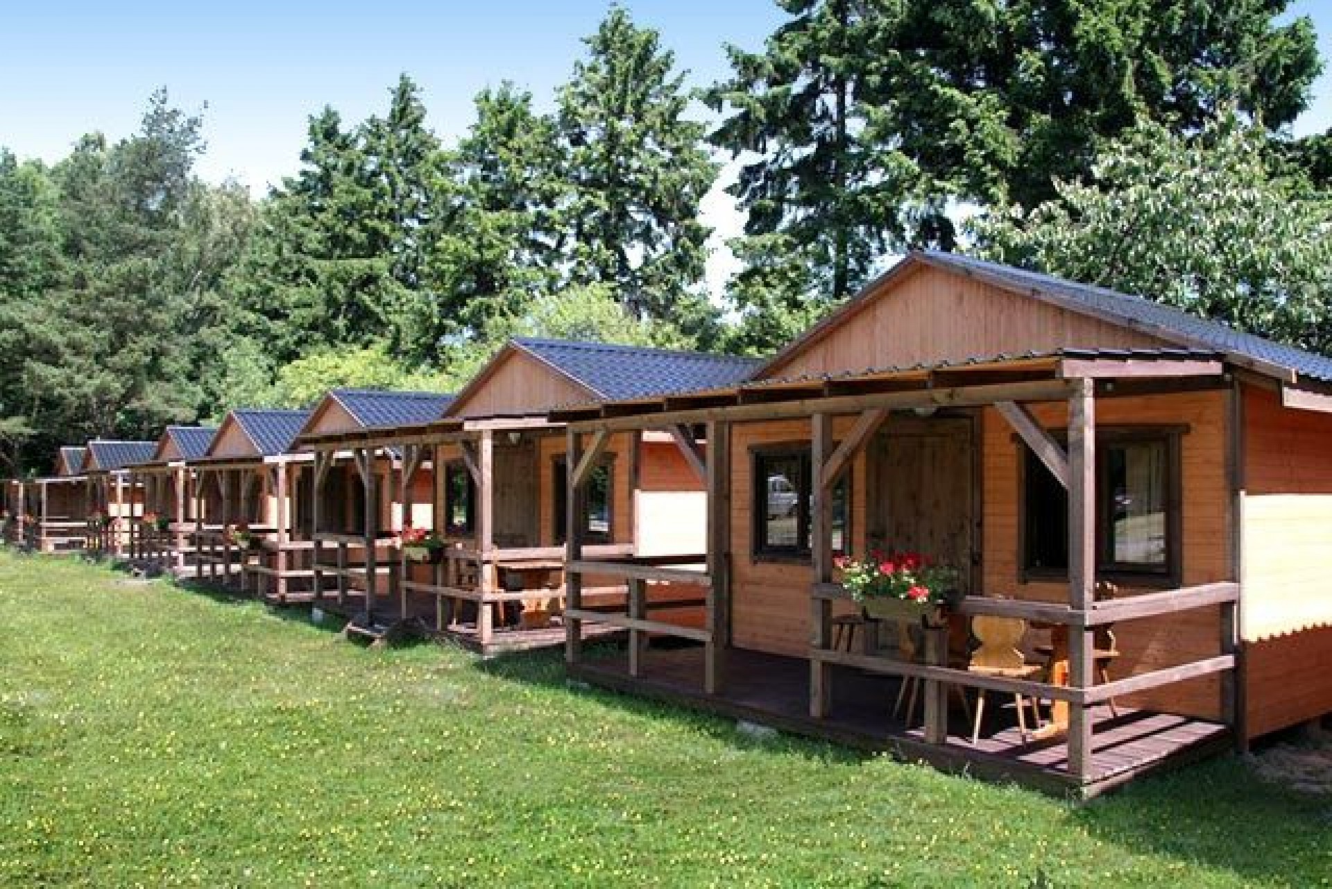 DOMKI I POLE NAMIOTOWE NA SKARPIE