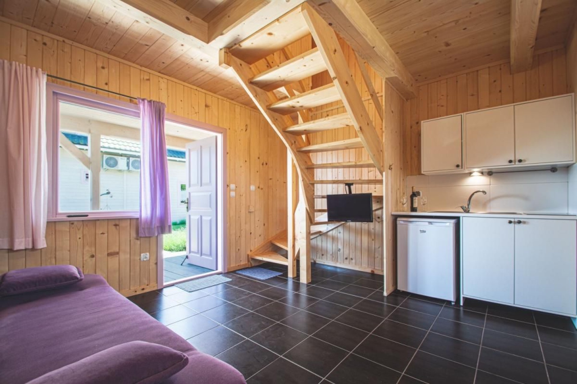 LAWENDOWA WYSPA Klub Nadmorski