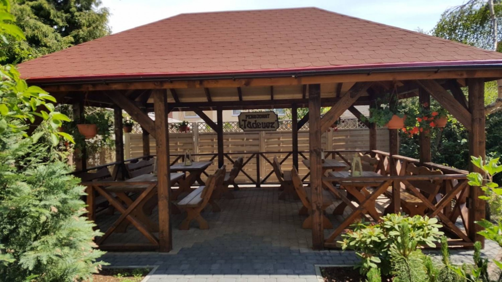 Pensjonat TADEUSZ I APARTAMENTY