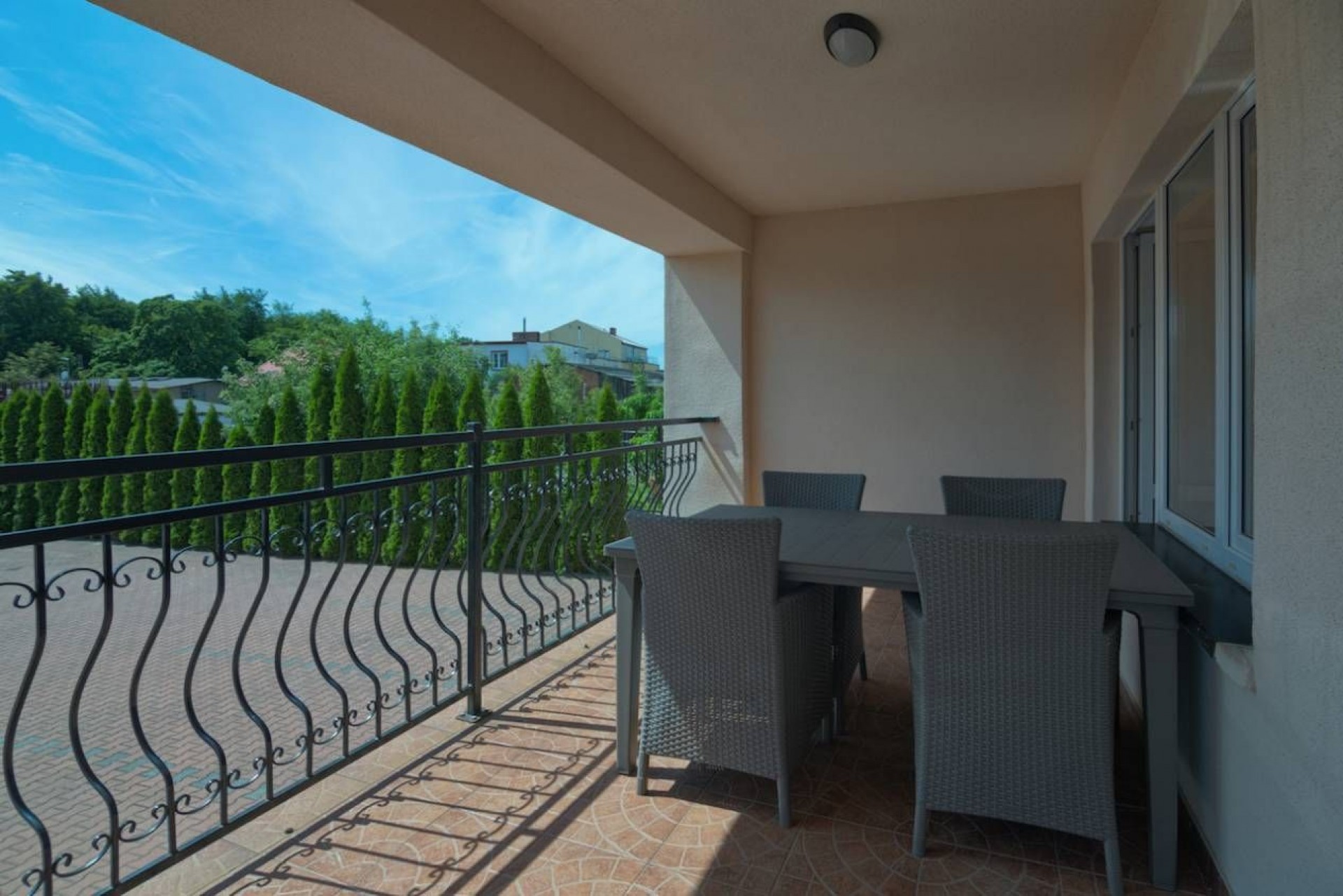 Pensjonat TADEUSZ I APARTAMENTY