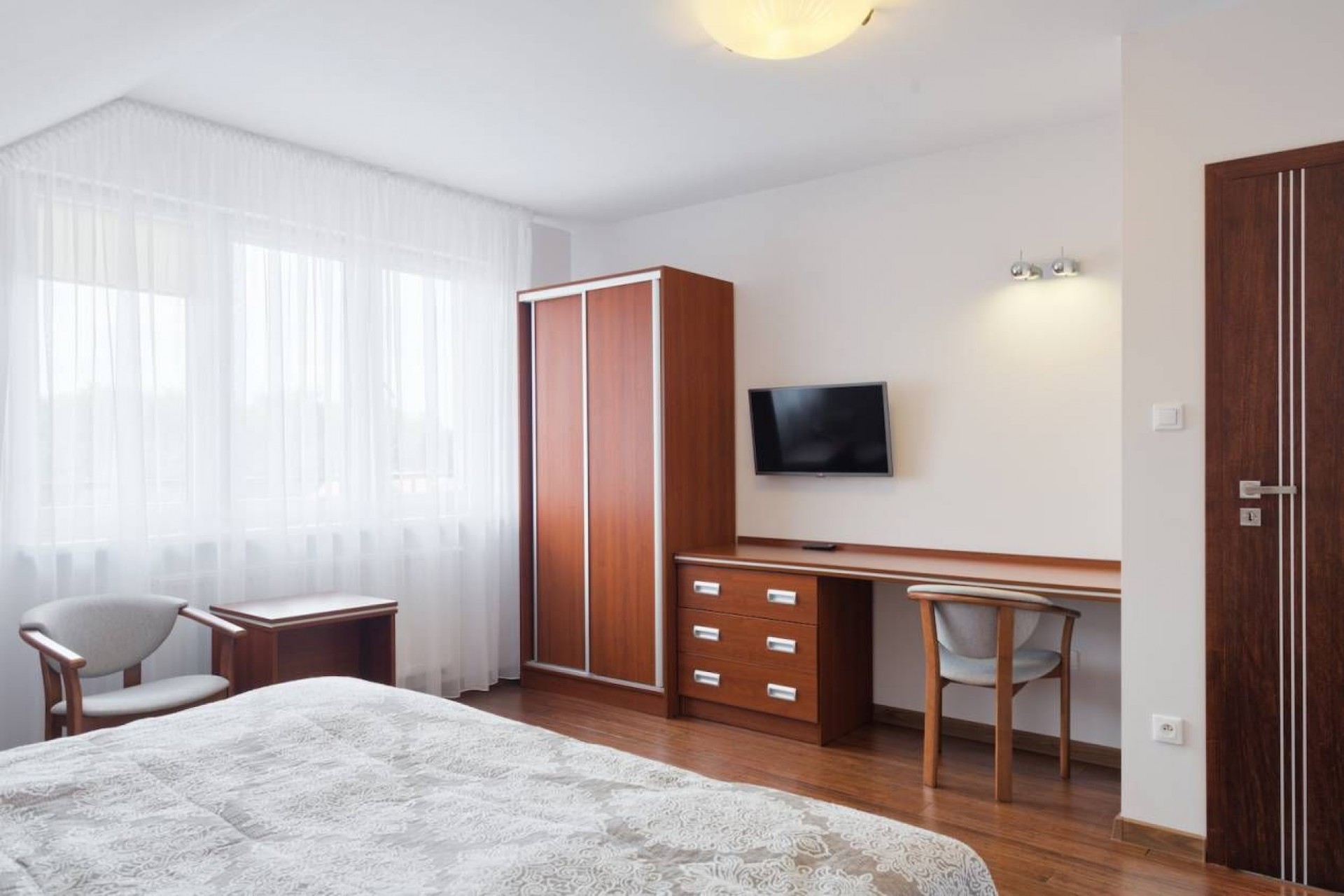 Pensjonat TADEUSZ I APARTAMENTY