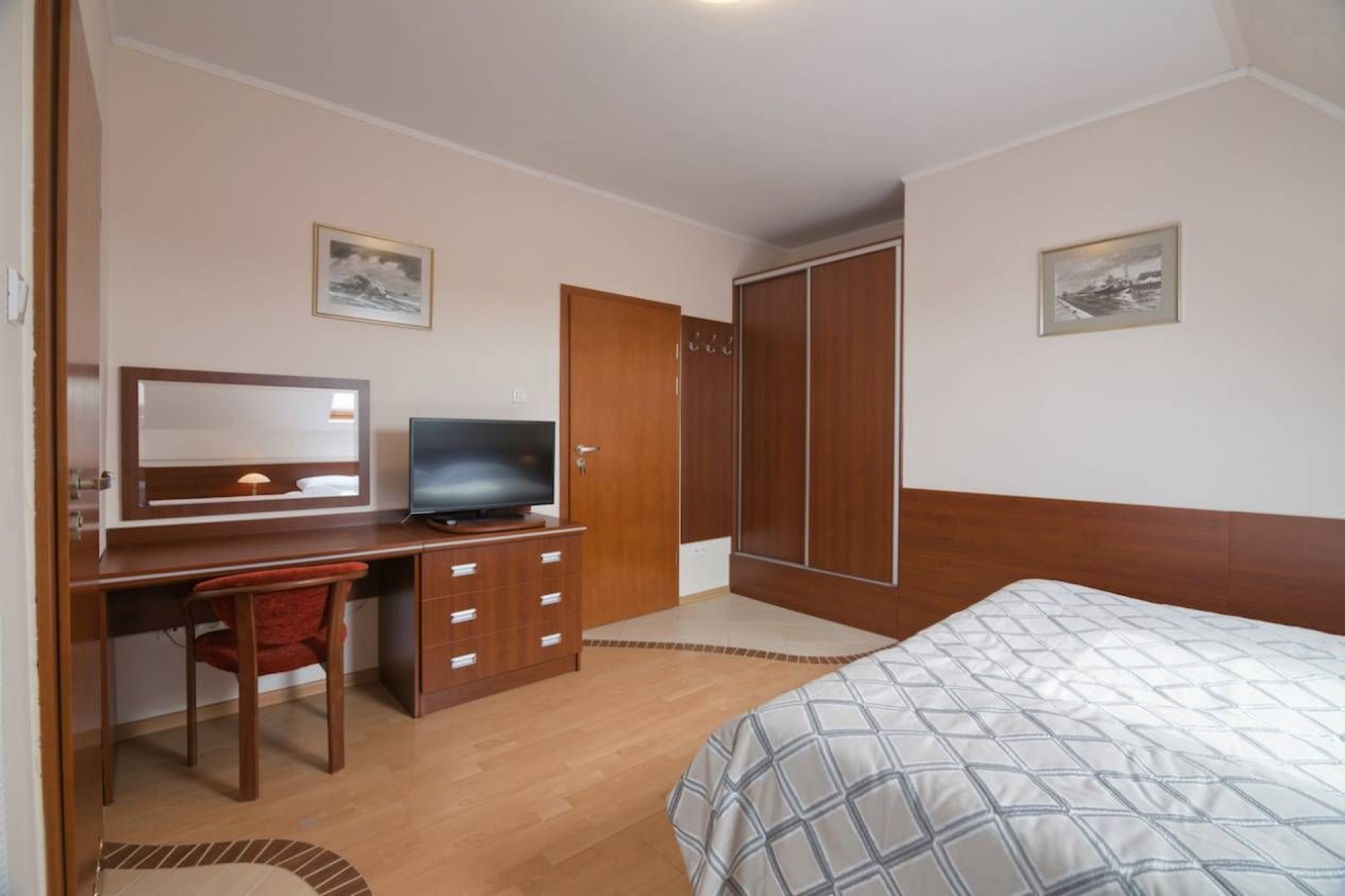 Pensjonat TADEUSZ I APARTAMENTY