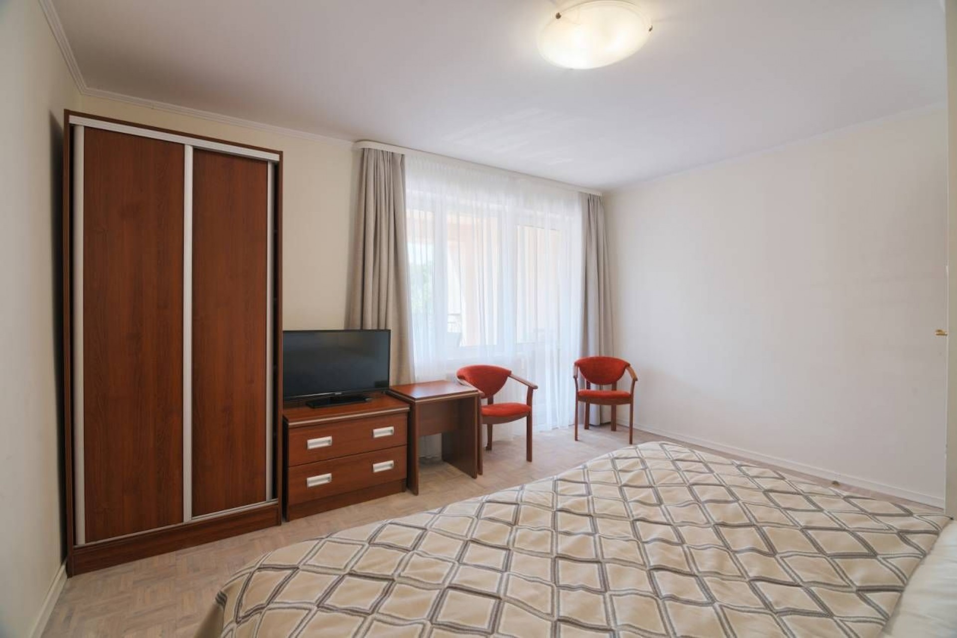 Pensjonat TADEUSZ I APARTAMENTY