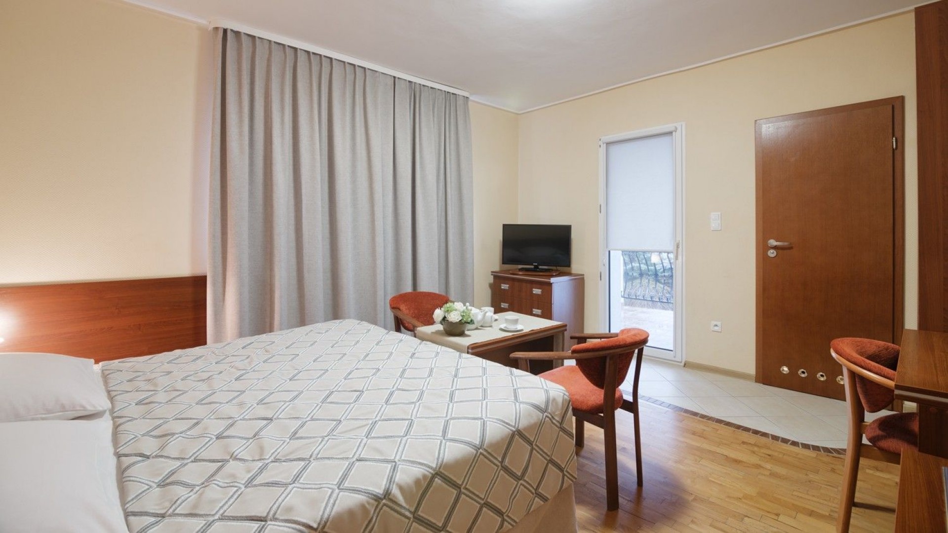 Pensjonat TADEUSZ I APARTAMENTY