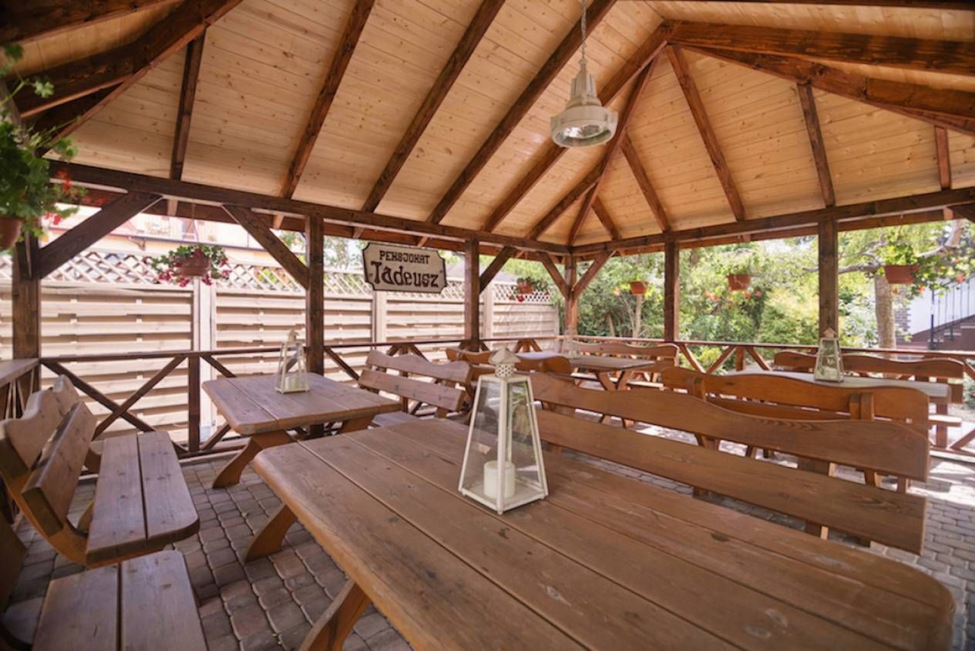 Pensjonat TADEUSZ I APARTAMENTY