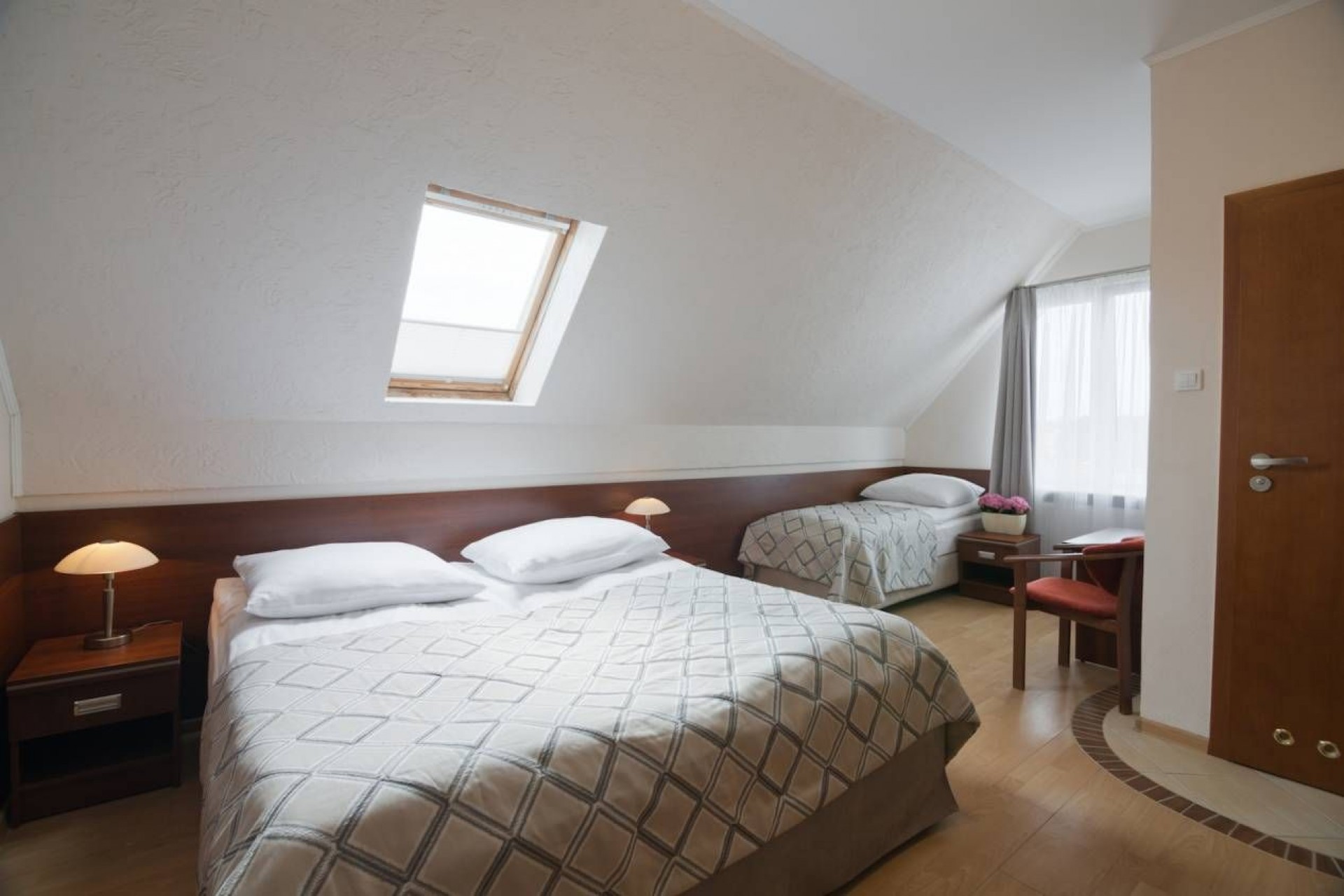 Pensjonat TADEUSZ I APARTAMENTY