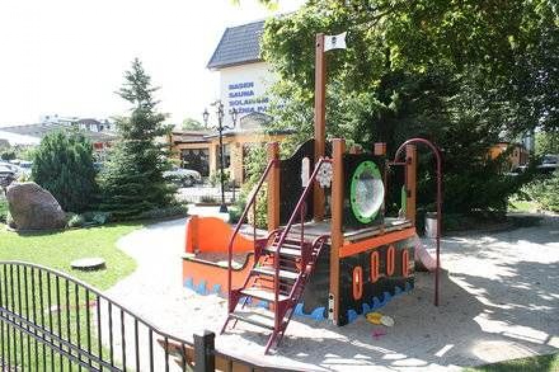 Pensjonat TADEUSZ I APARTAMENTY