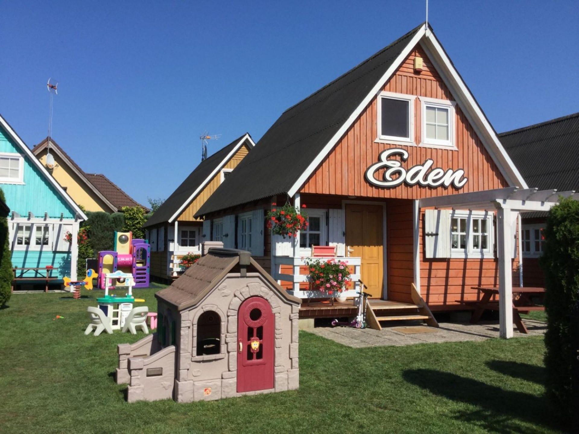 Domki Letniskowe EDEN