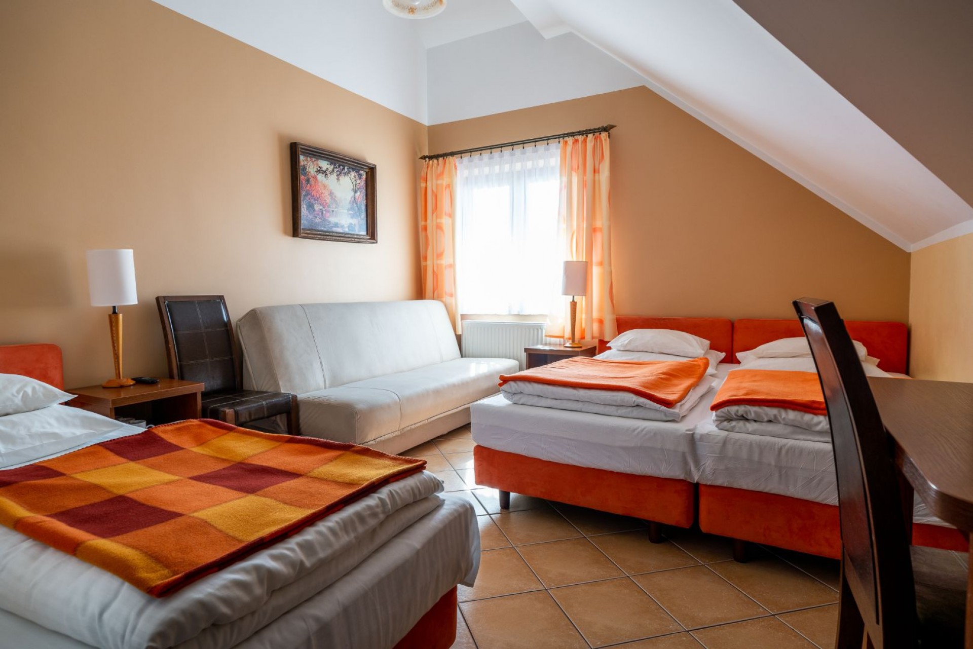 Pokój nr. 22 drugie piętro 4-5 osobowy