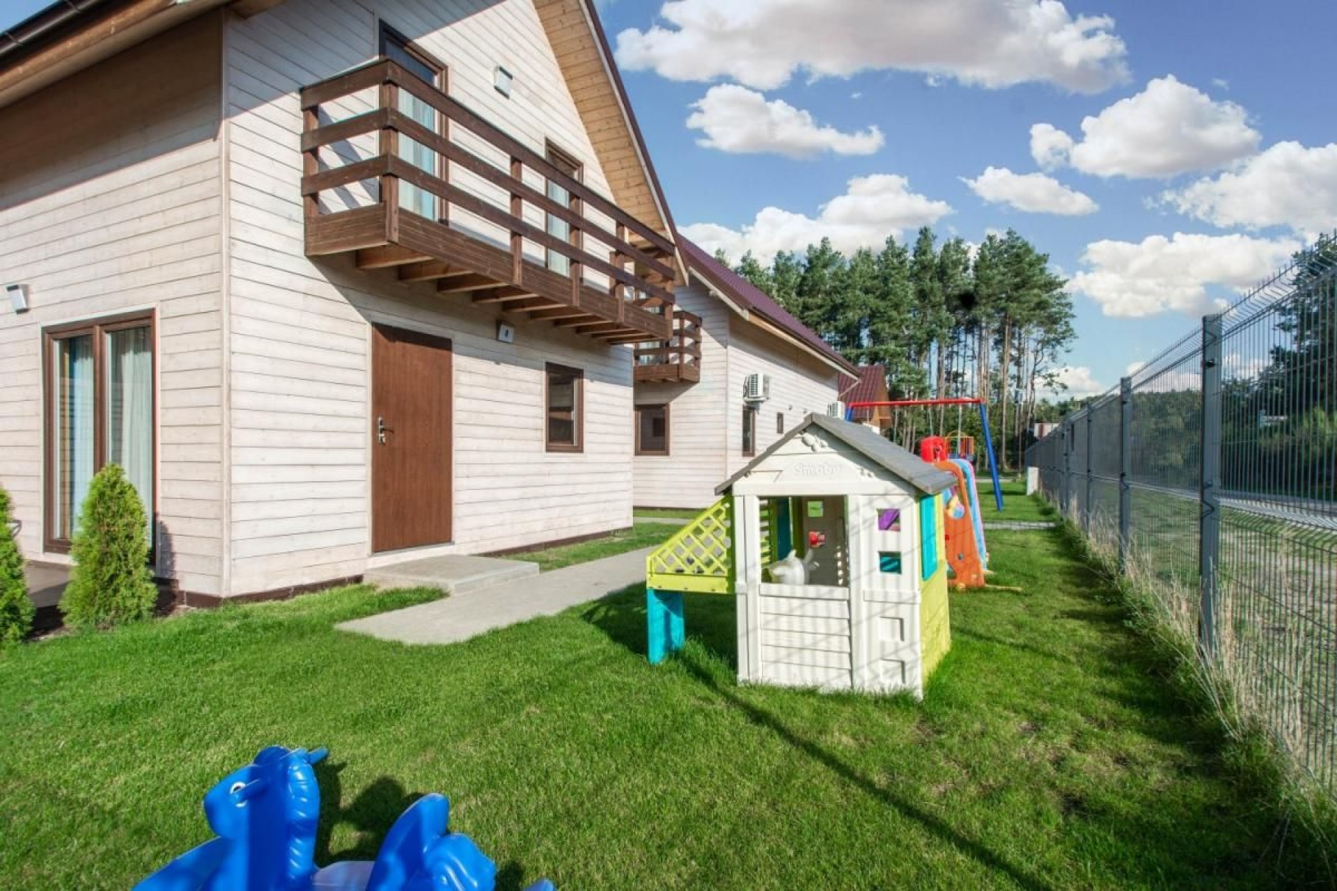 Domki Apartamentowe KIERUNEK ROZEWIE